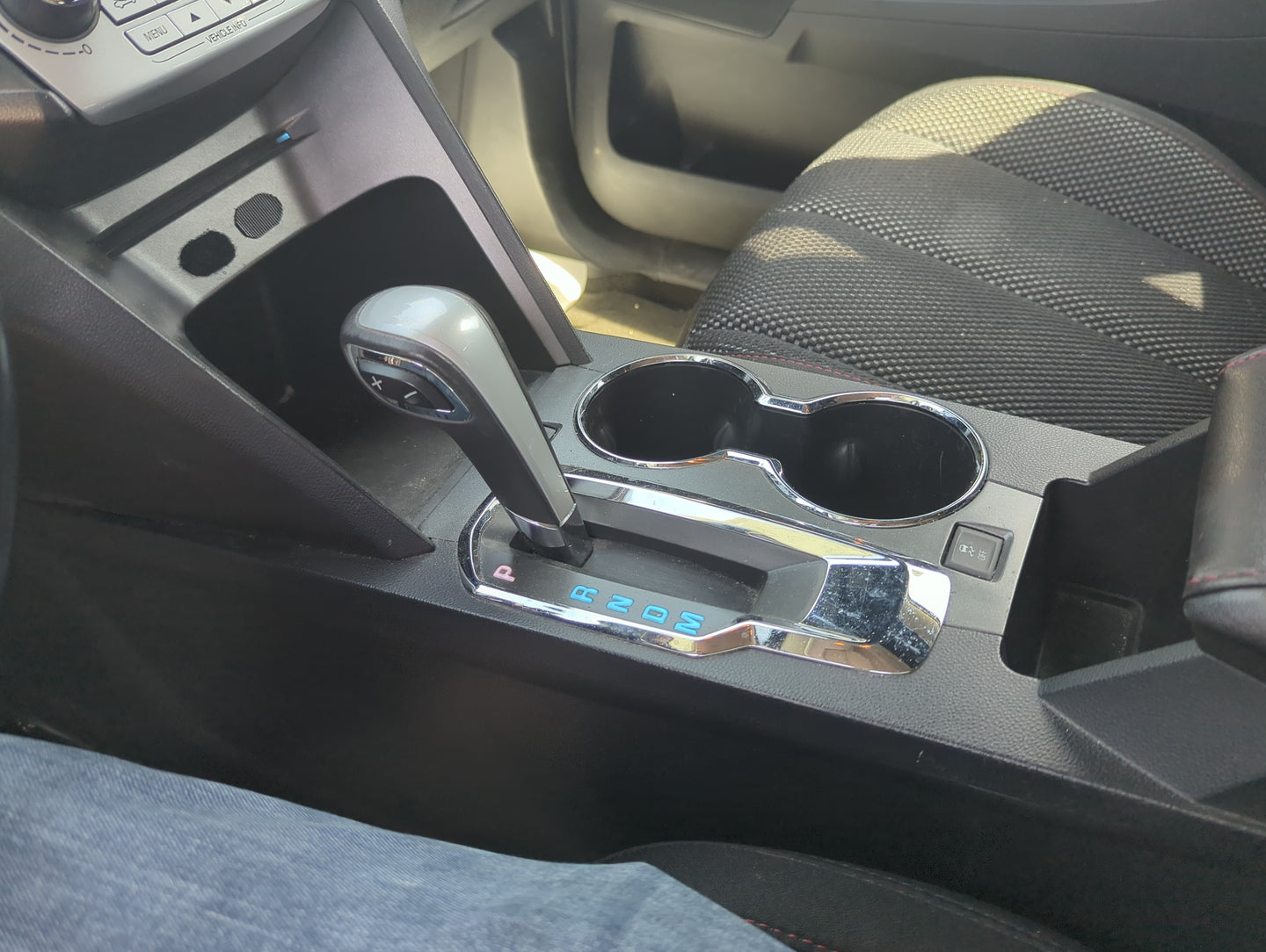 2014-2015 Chevrolet Equinox Center Floor Console Fits Fits 2014 2015 OEM Used Auto Parts - Oemusedautoparts1.com