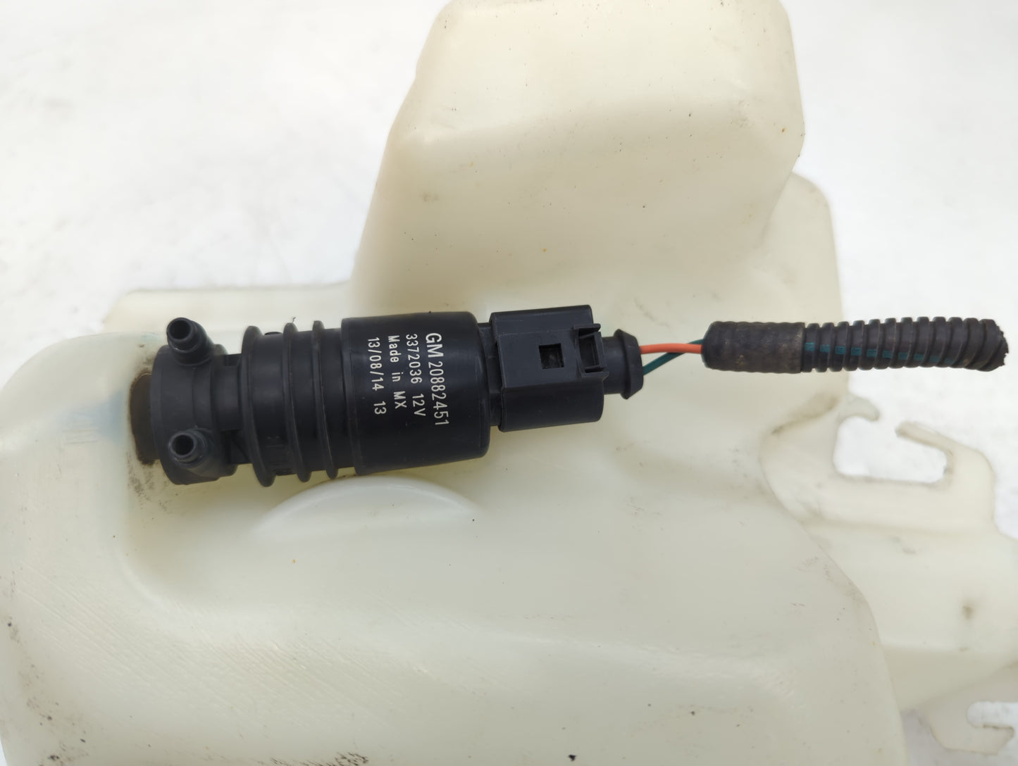 2010-2017 Chevrolet Equinox Windshield Washer Fluid Reservoir Bottle Oem - Oemusedautoparts1.com
