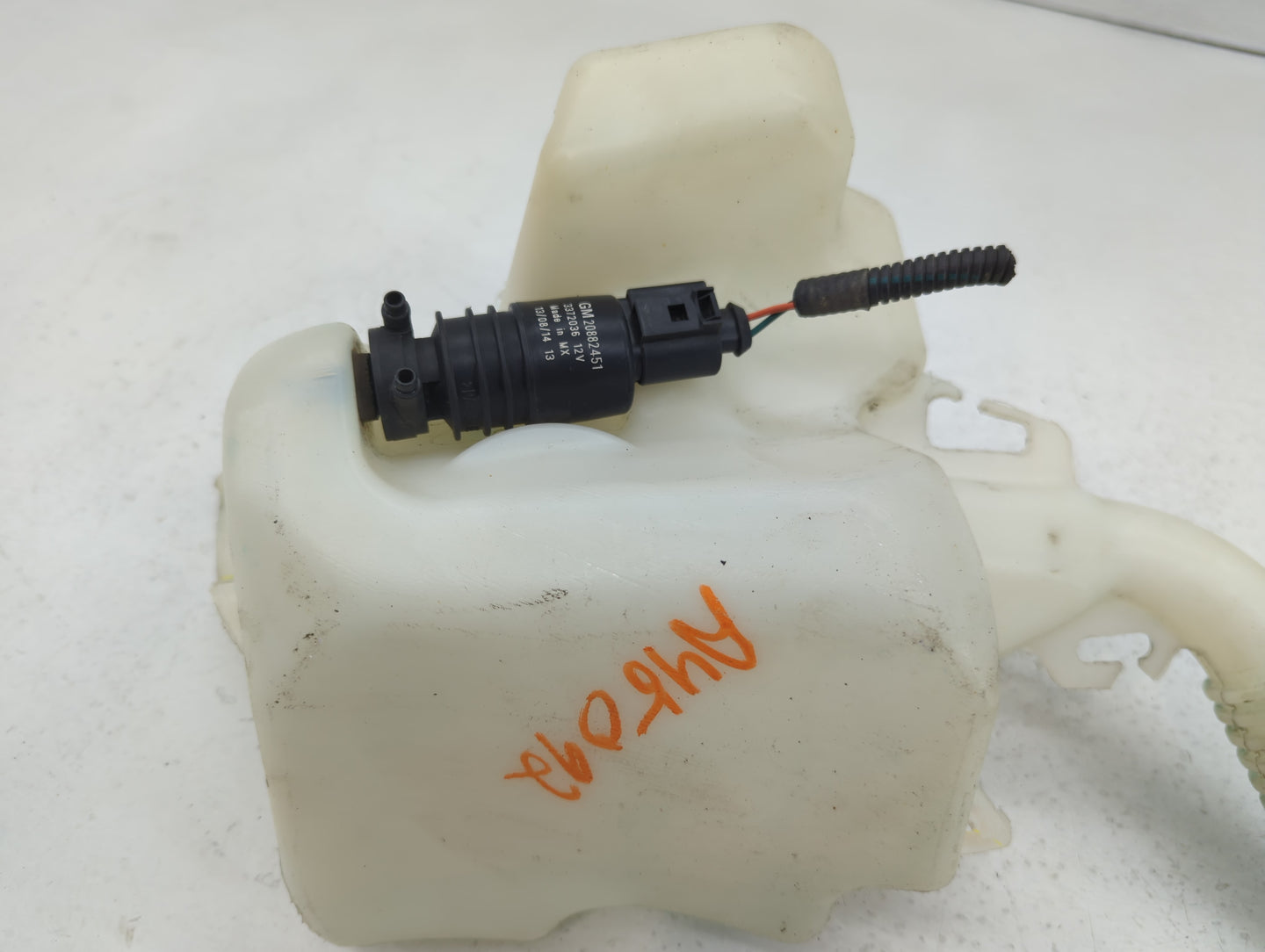 2010-2017 Chevrolet Equinox Windshield Washer Fluid Reservoir Bottle Oem - Oemusedautoparts1.com
