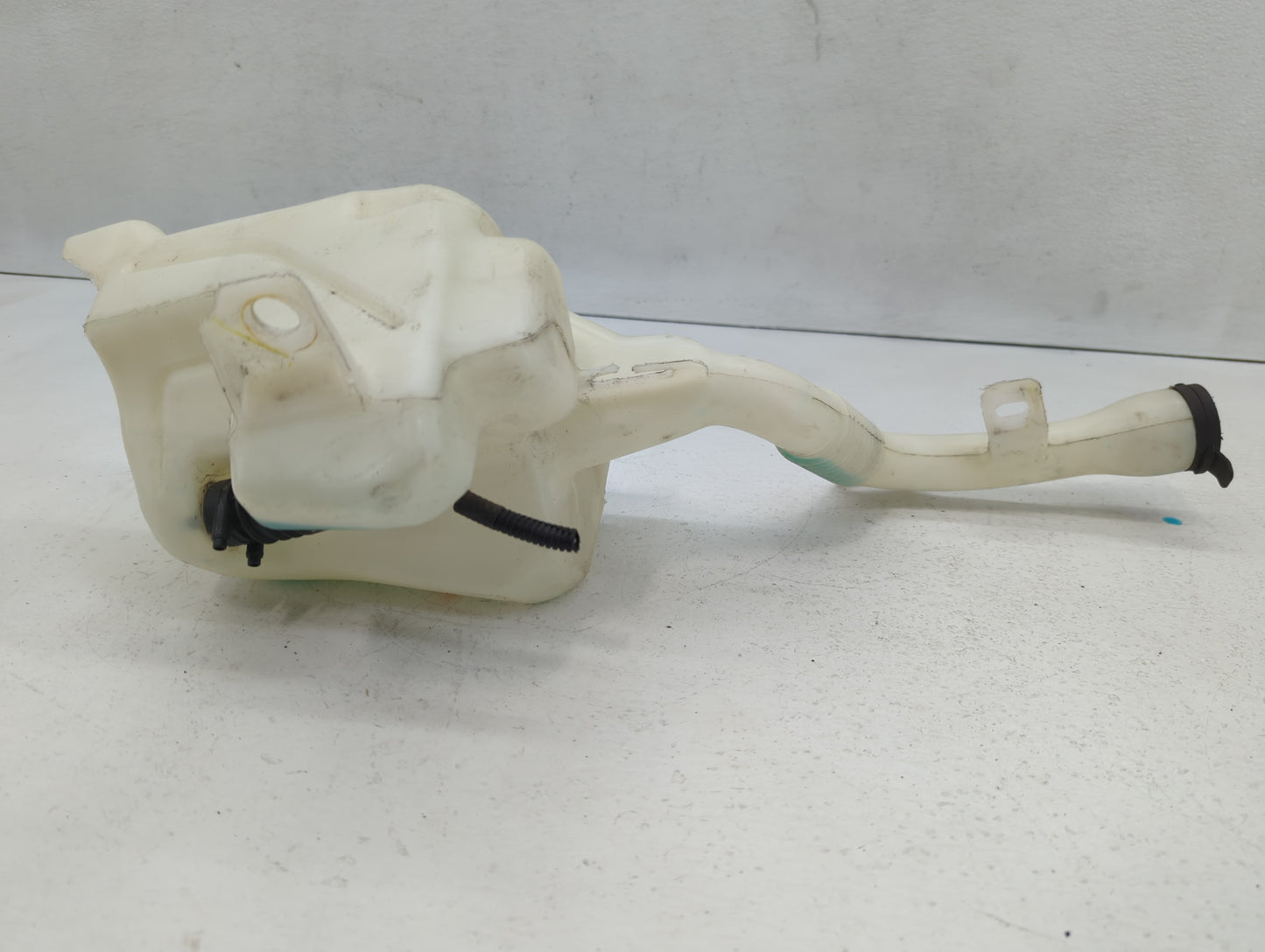 2010-2017 Chevrolet Equinox Windshield Washer Fluid Reservoir Bottle Oem - Oemusedautoparts1.com