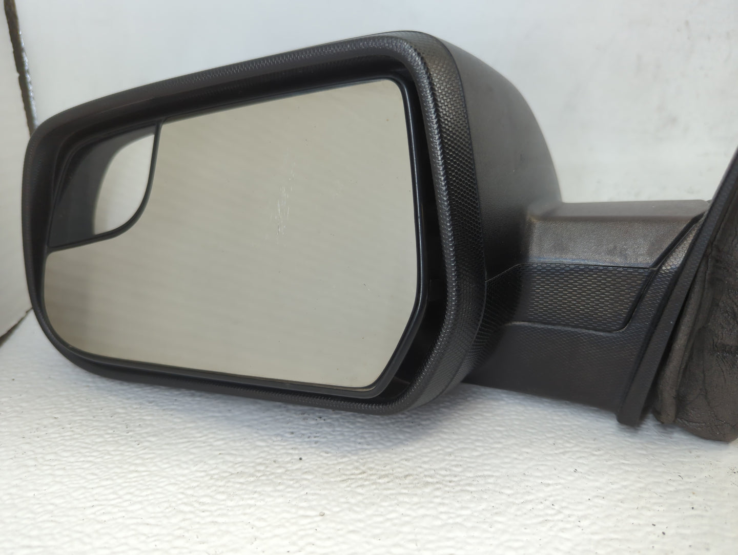 2012-2014 Chevrolet Equinox Driver Side View Mirror - Left Door Mirror OEM Used - Oemusedautoparts1.com