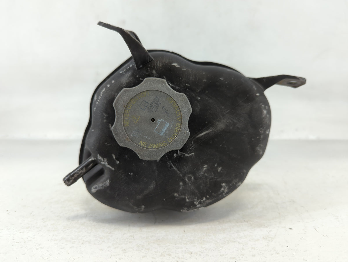 2010 Chevrolet Equinox Radiator Coolant Overflow Expansion Tank Bottle 693885 - Oemusedautoparts1.com