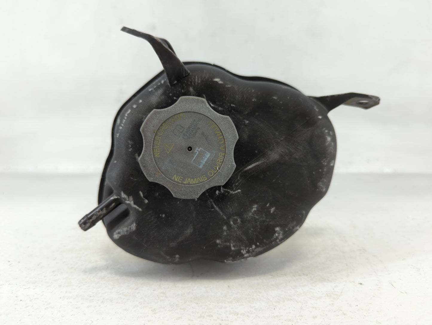 2010 Chevrolet Equinox Radiator Coolant Overflow Expansion Tank Bottle 693885 - Oemusedautoparts1.com