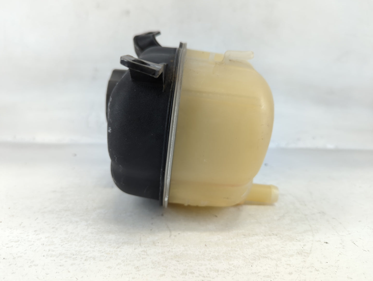 2010 Chevrolet Equinox Radiator Coolant Overflow Expansion Tank Bottle 693885 - Oemusedautoparts1.com