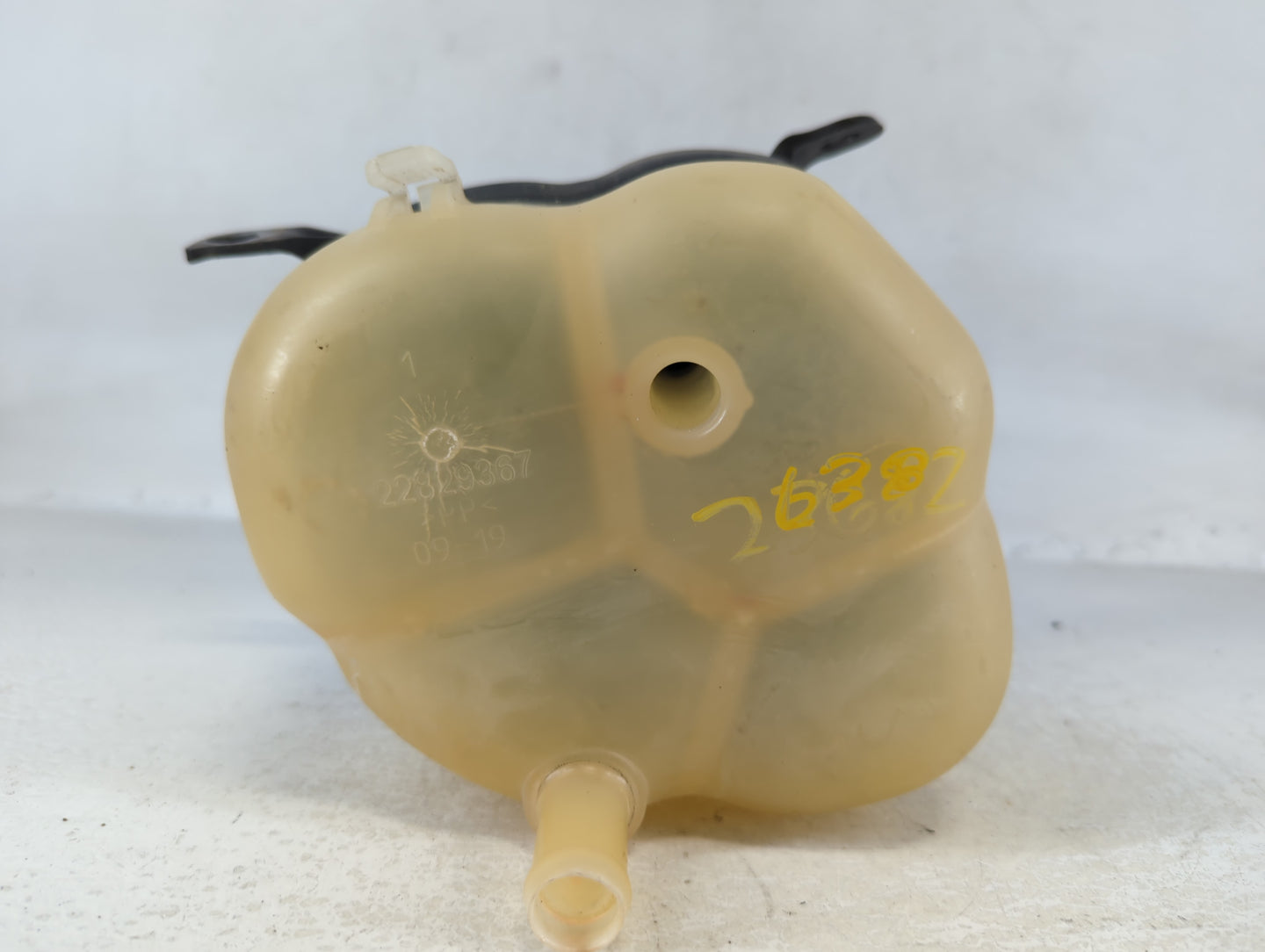 2010 Chevrolet Equinox Radiator Coolant Overflow Expansion Tank Bottle 693885 - Oemusedautoparts1.com