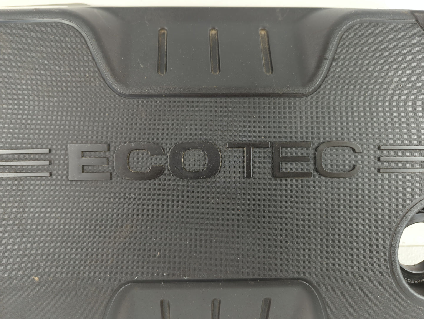 2014 Chevrolet Equinox Engine Cover - Oemusedautoparts1.com