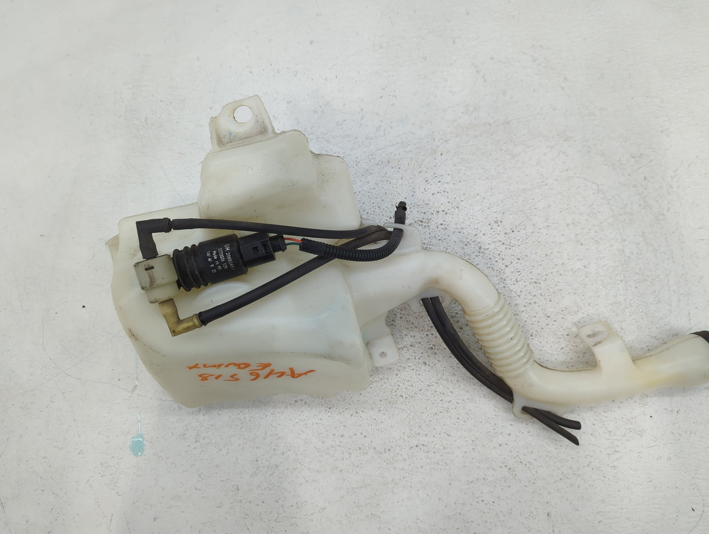 2010-2017 Chevrolet Equinox Windshield Washer Fluid Reservoir Bottle Oem - Oemusedautoparts1.com