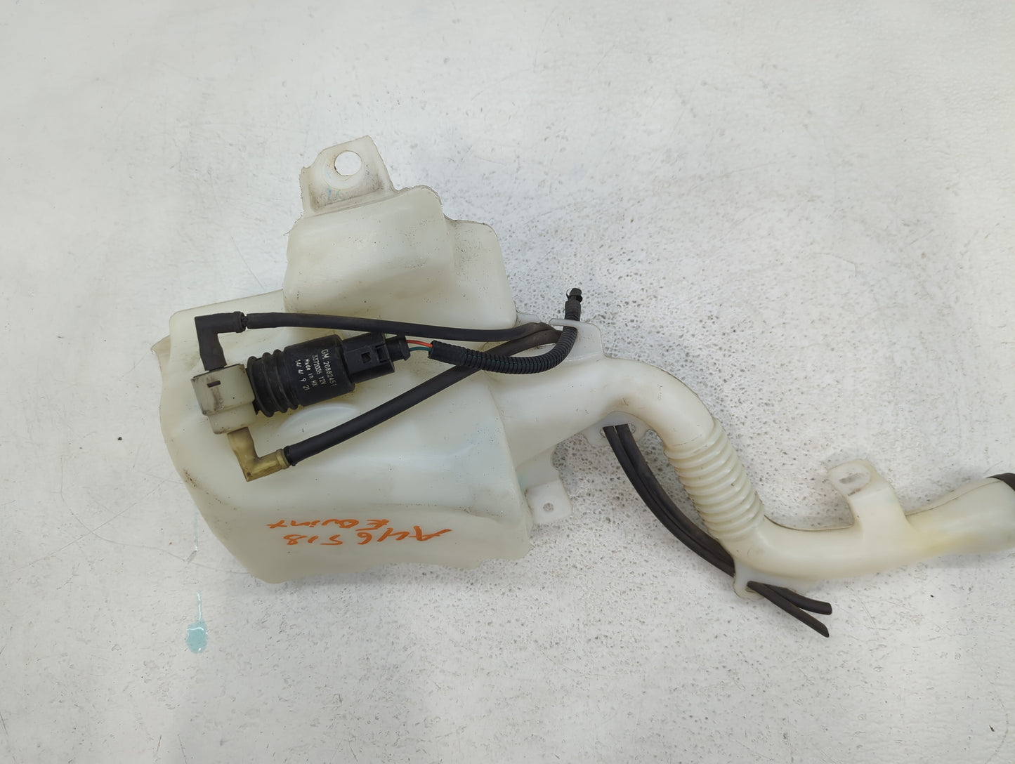 2010-2017 Chevrolet Equinox Windshield Washer Fluid Reservoir Bottle Oem - Oemusedautoparts1.com