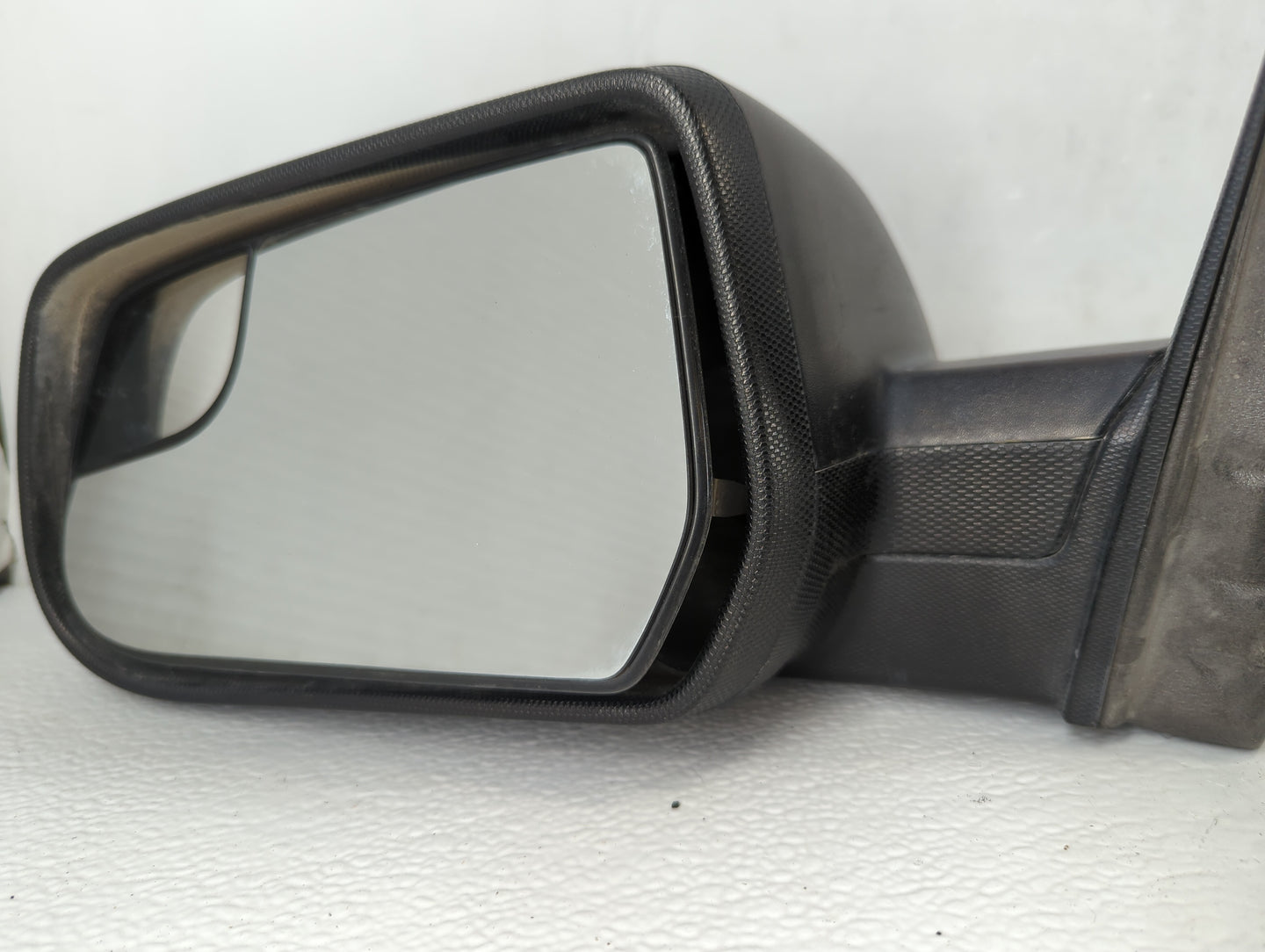 2012-2014 Chevrolet Equinox Driver Side View Mirror - Left Door Mirror OEM Used - Oemusedautoparts1.com