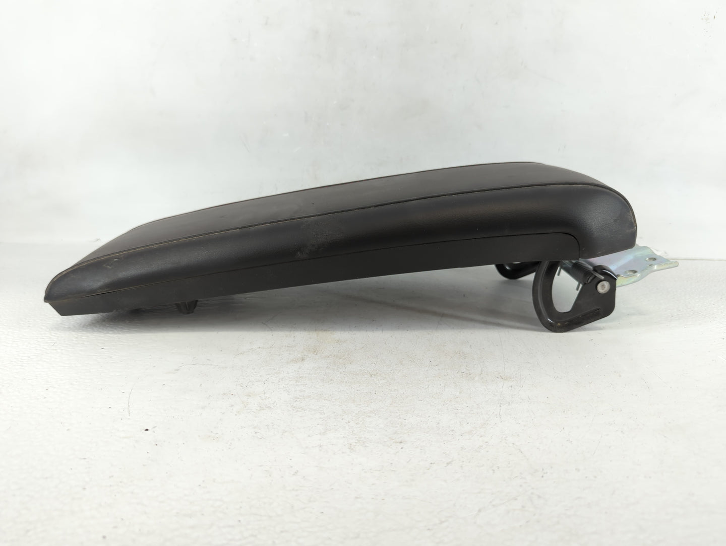 2014 Chevrolet Equinox Center Console Armrest Cover Lid P/N:03-9098 1322014 Fits OEM Used Auto Parts - Oemusedautoparts1.com