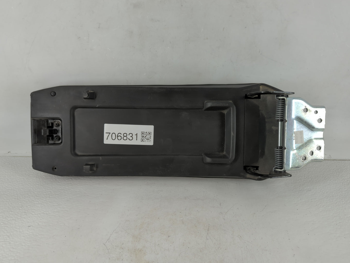 2014 Chevrolet Equinox Center Console Armrest Cover Lid P/N:03-9098 1322014 Fits OEM Used Auto Parts - Oemusedautoparts1.com