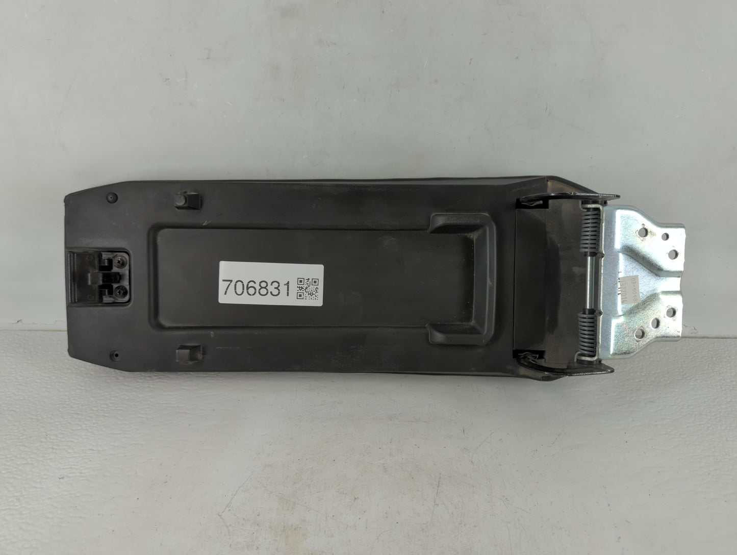 2014 Chevrolet Equinox Center Console Armrest Cover Lid P/N:03-9098 1322014 Fits OEM Used Auto Parts - Oemusedautoparts1.com