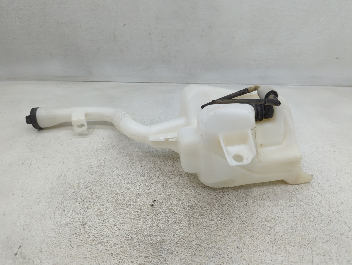 2010-2017 Chevrolet Equinox Windshield Washer Fluid Reservoir Bottle Oem - Oemusedautoparts1.com