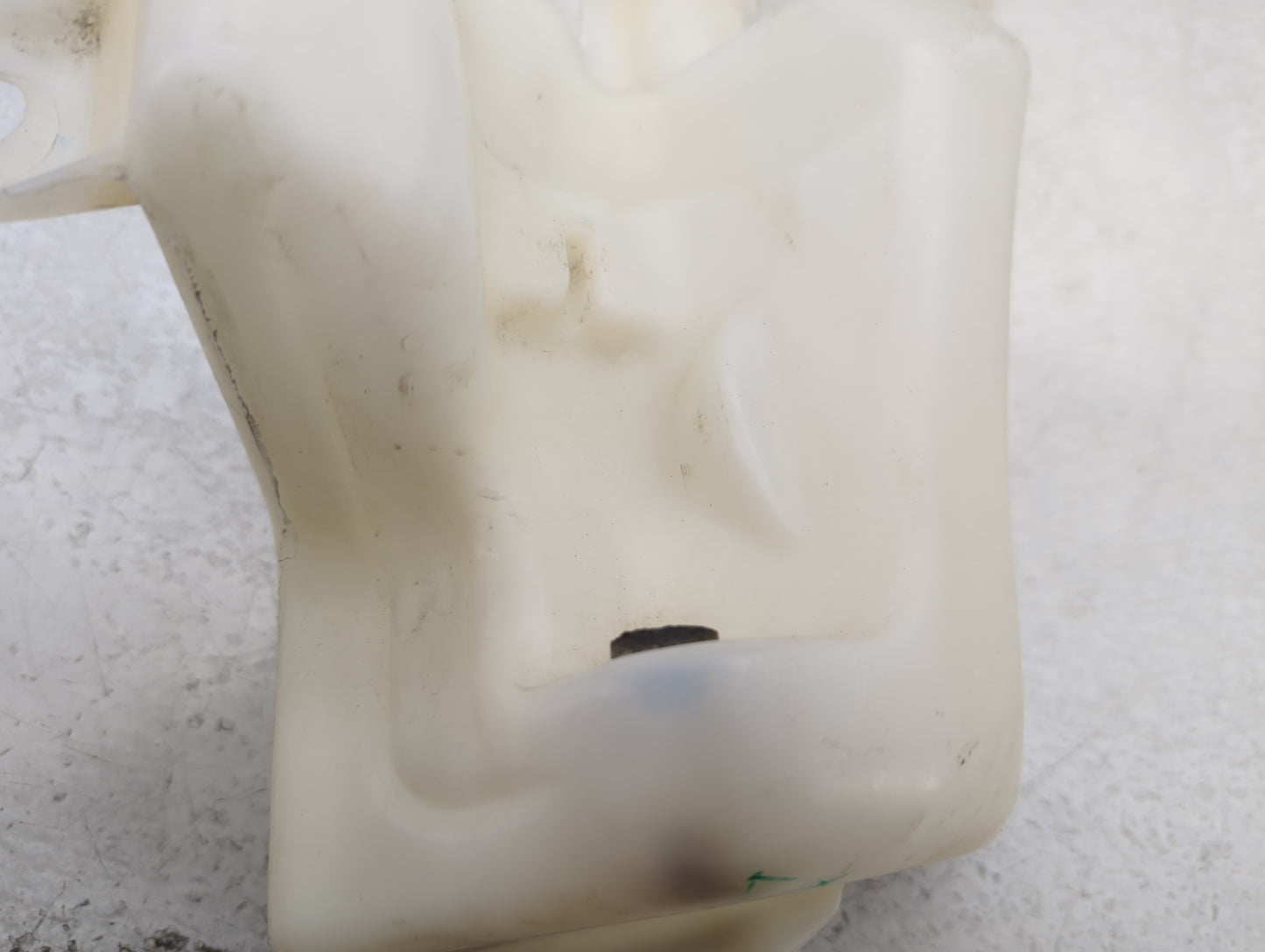 2010-2017 Chevrolet Equinox Windshield Washer Fluid Reservoir Bottle Oem - Oemusedautoparts1.com