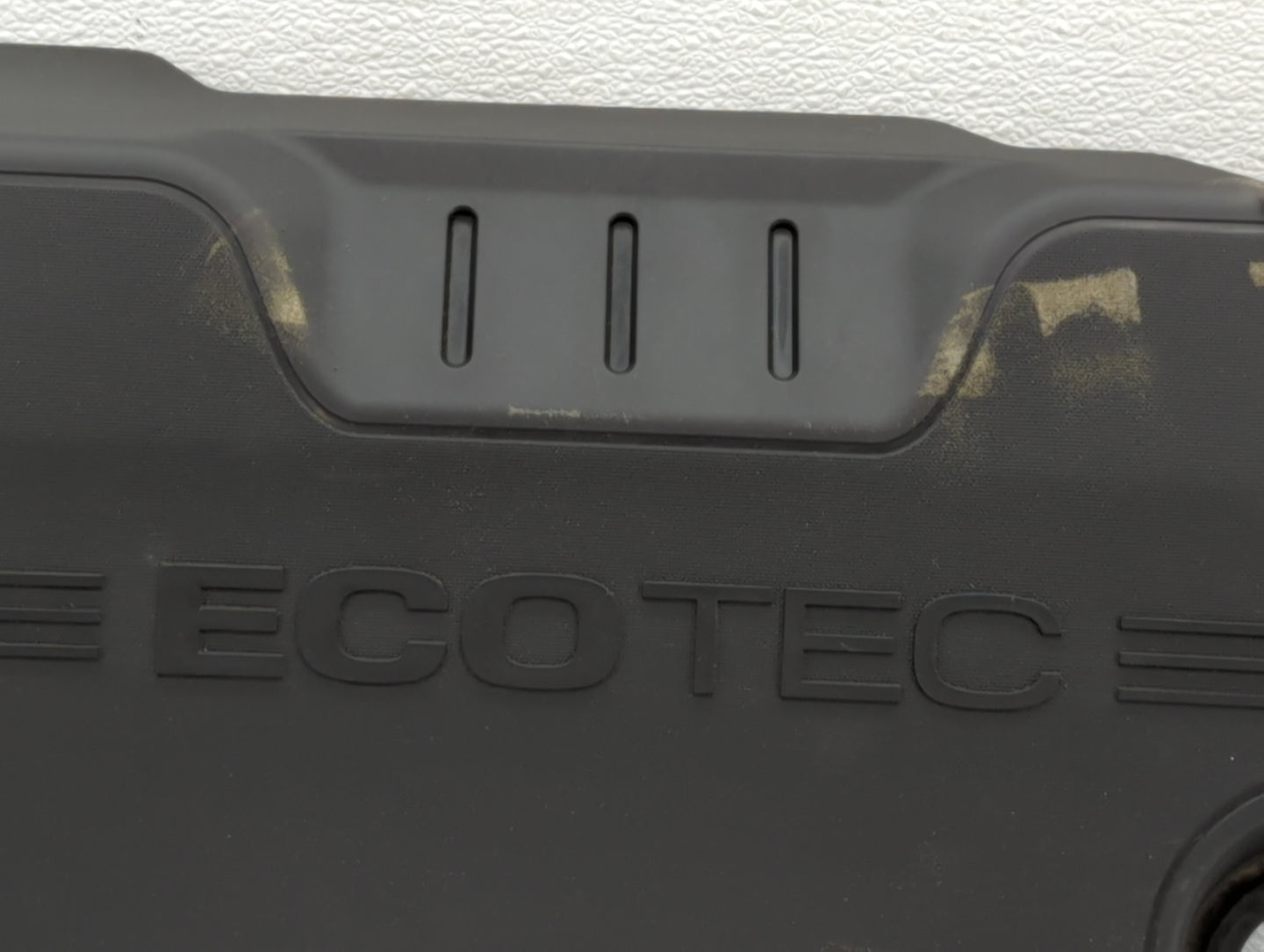 2014 Chevrolet Equinox Engine Cover - Oemusedautoparts1.com