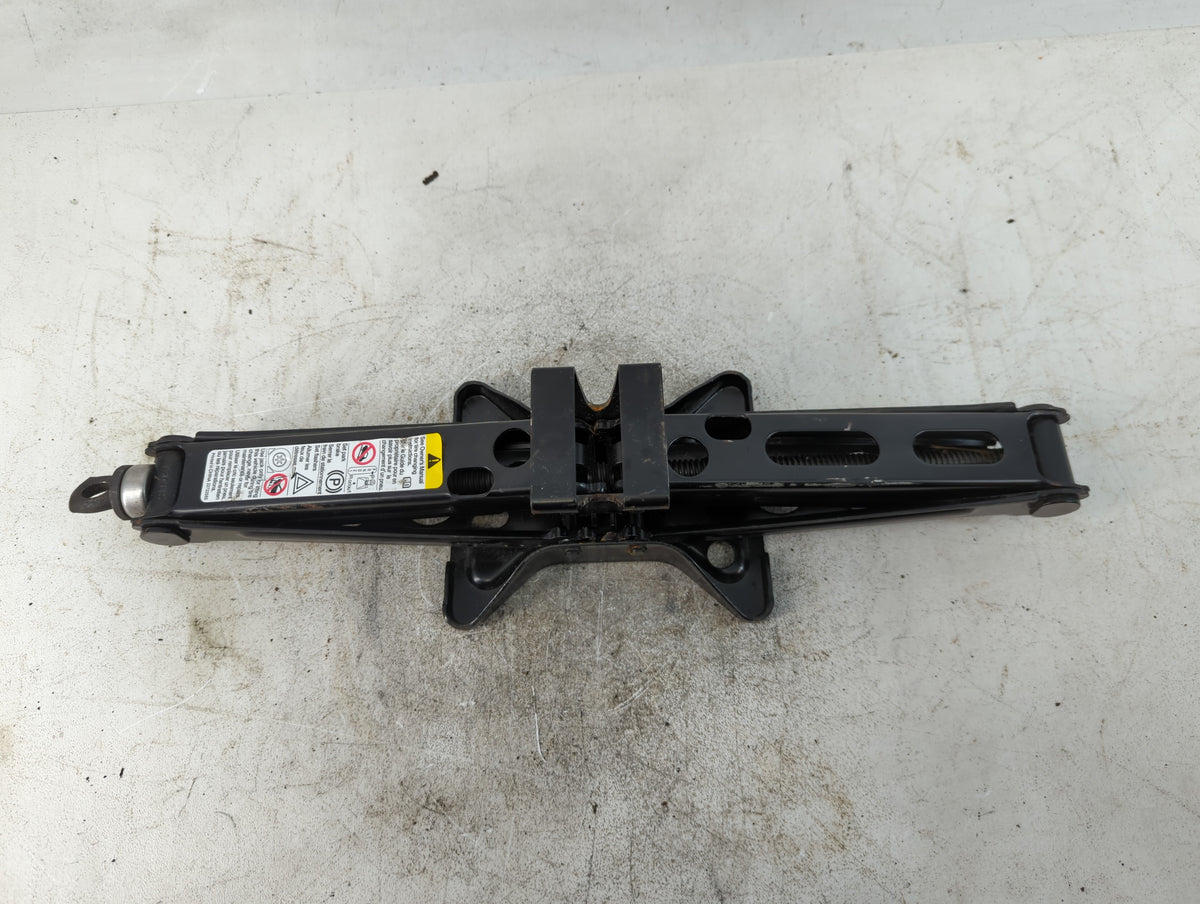 2014 Chevrolet Equinox Spare Scissor Car Jack 779831 - Oemusedautoparts1.com