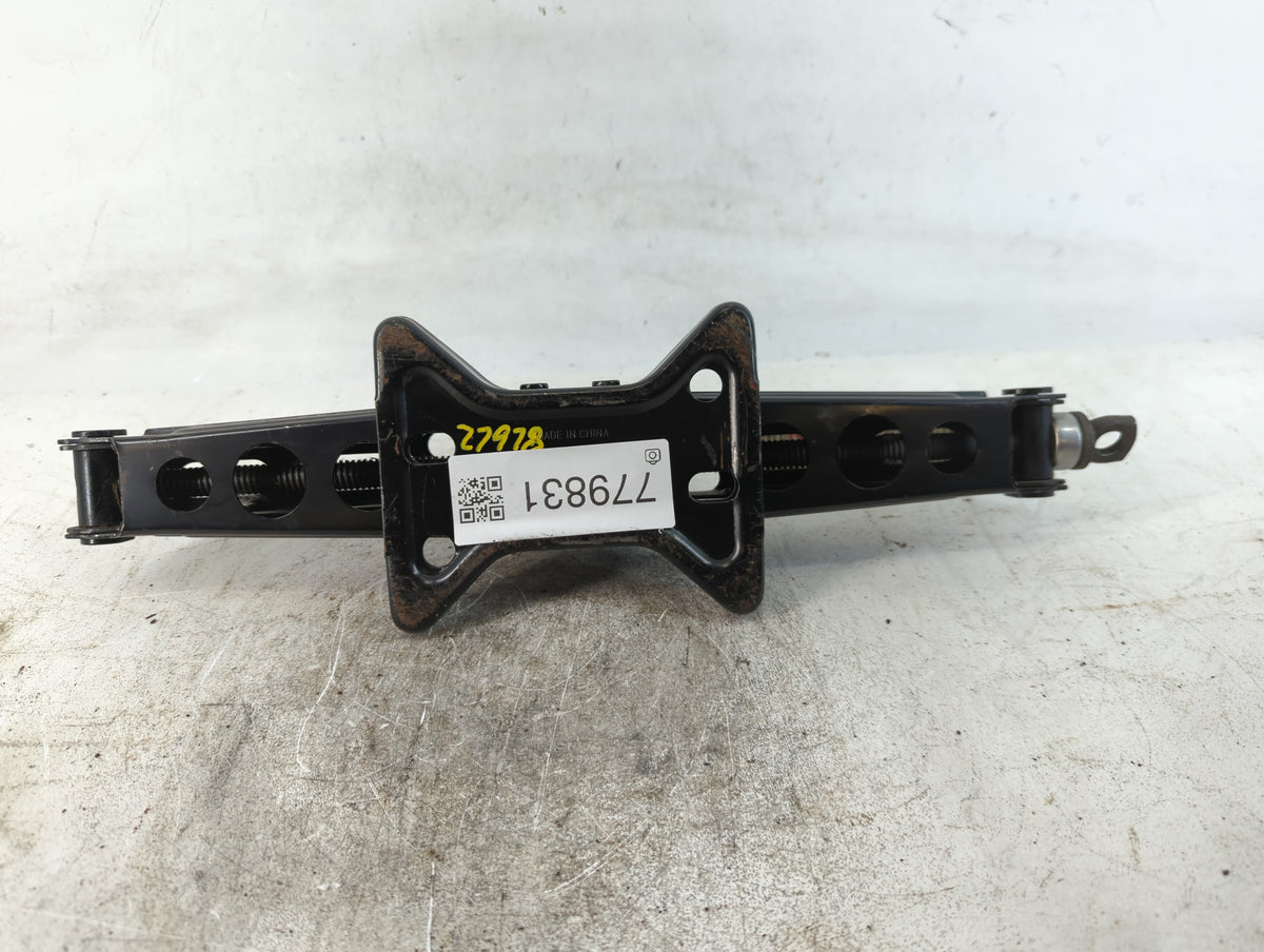 2014 Chevrolet Equinox Spare Scissor Car Jack 779831 - Oemusedautoparts1.com