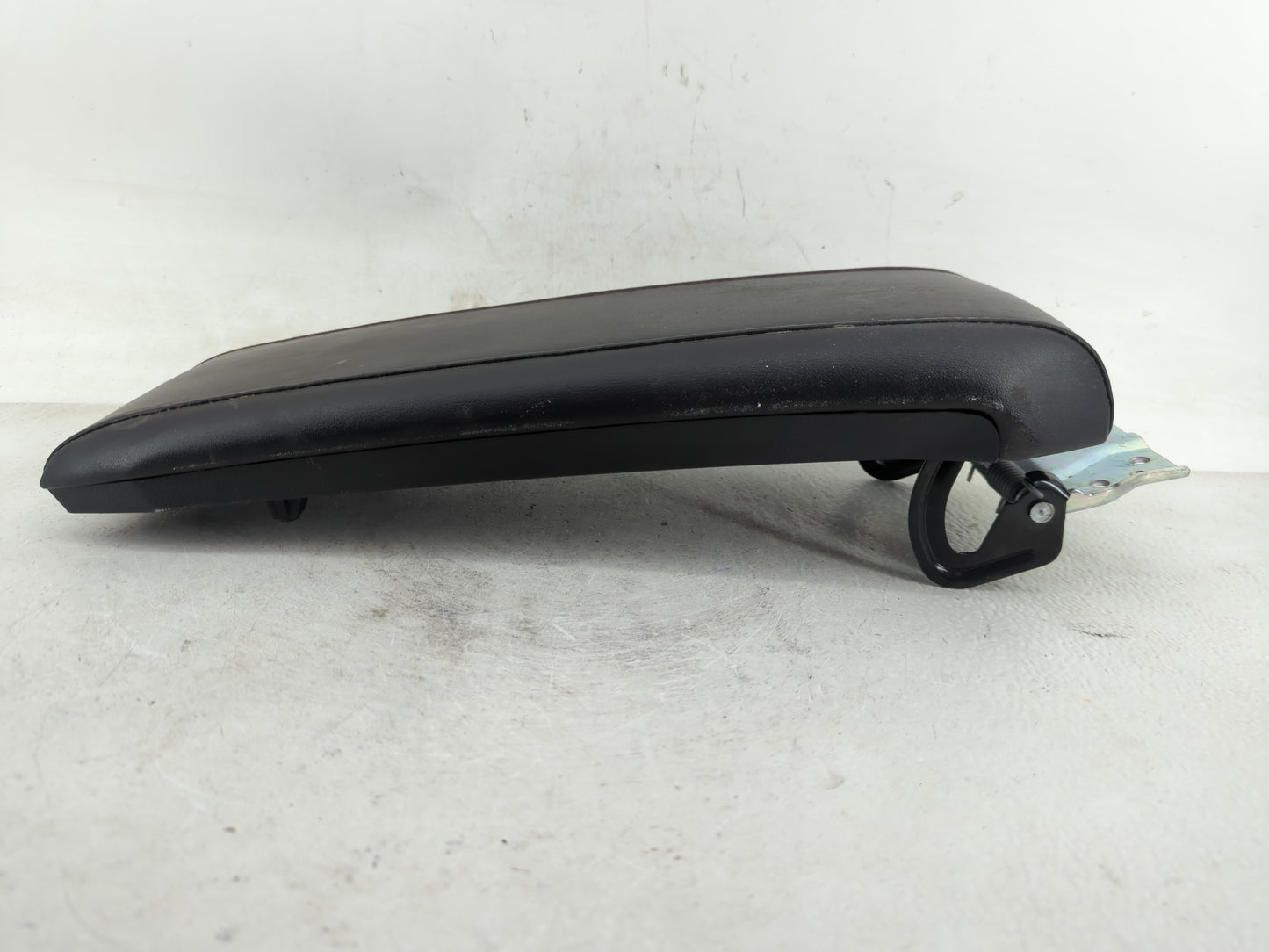 2014-2017 Chevrolet Equinox Center Console Armrest Cover Lid Fits Fits 2014 2015 2016 2017 OEM Used Auto Parts - Oemusedauto
