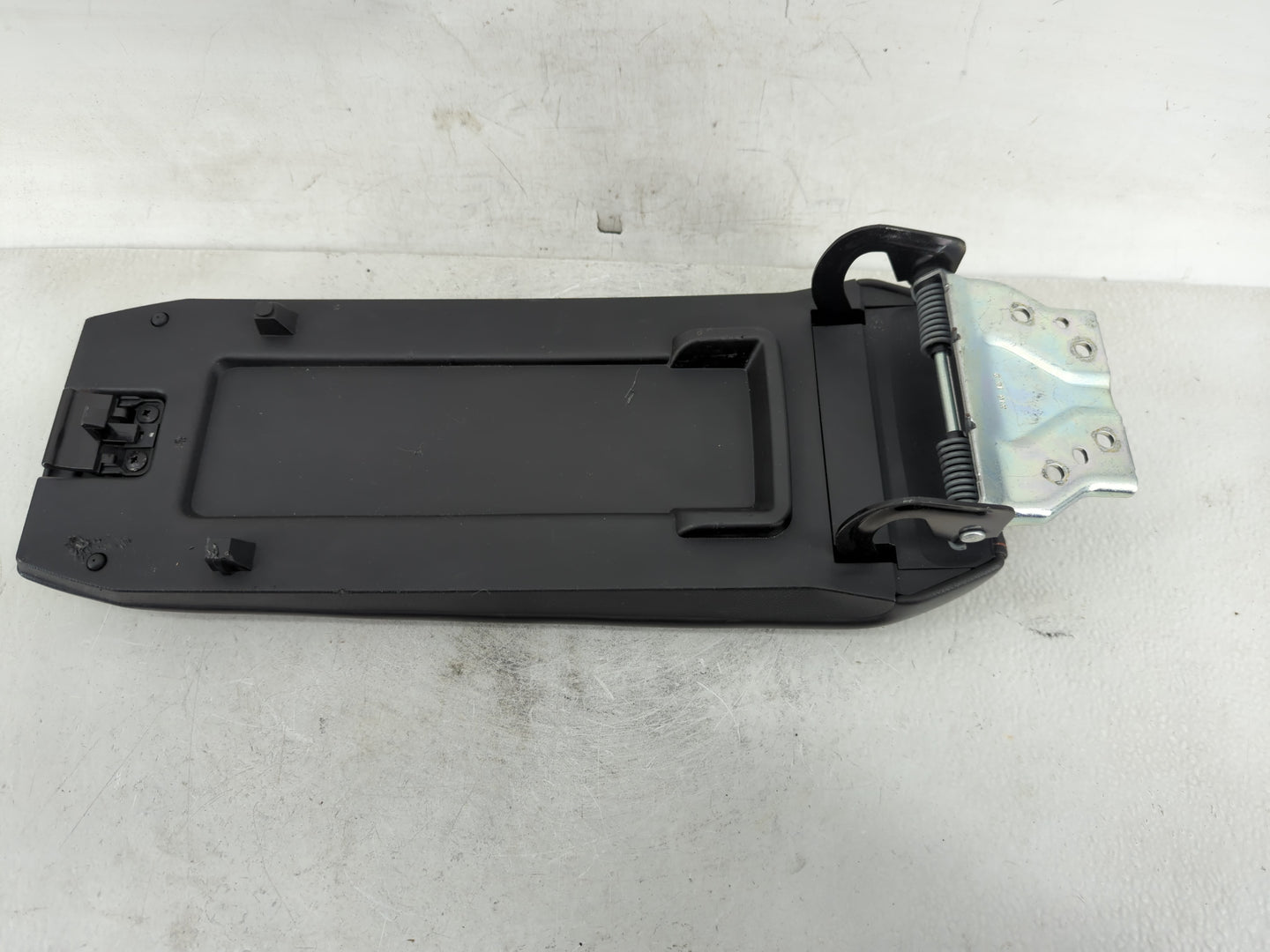 2014-2017 Chevrolet Equinox Center Console Armrest Cover Lid Fits Fits 2014 2015 2016 2017 OEM Used Auto Parts - Oemusedauto