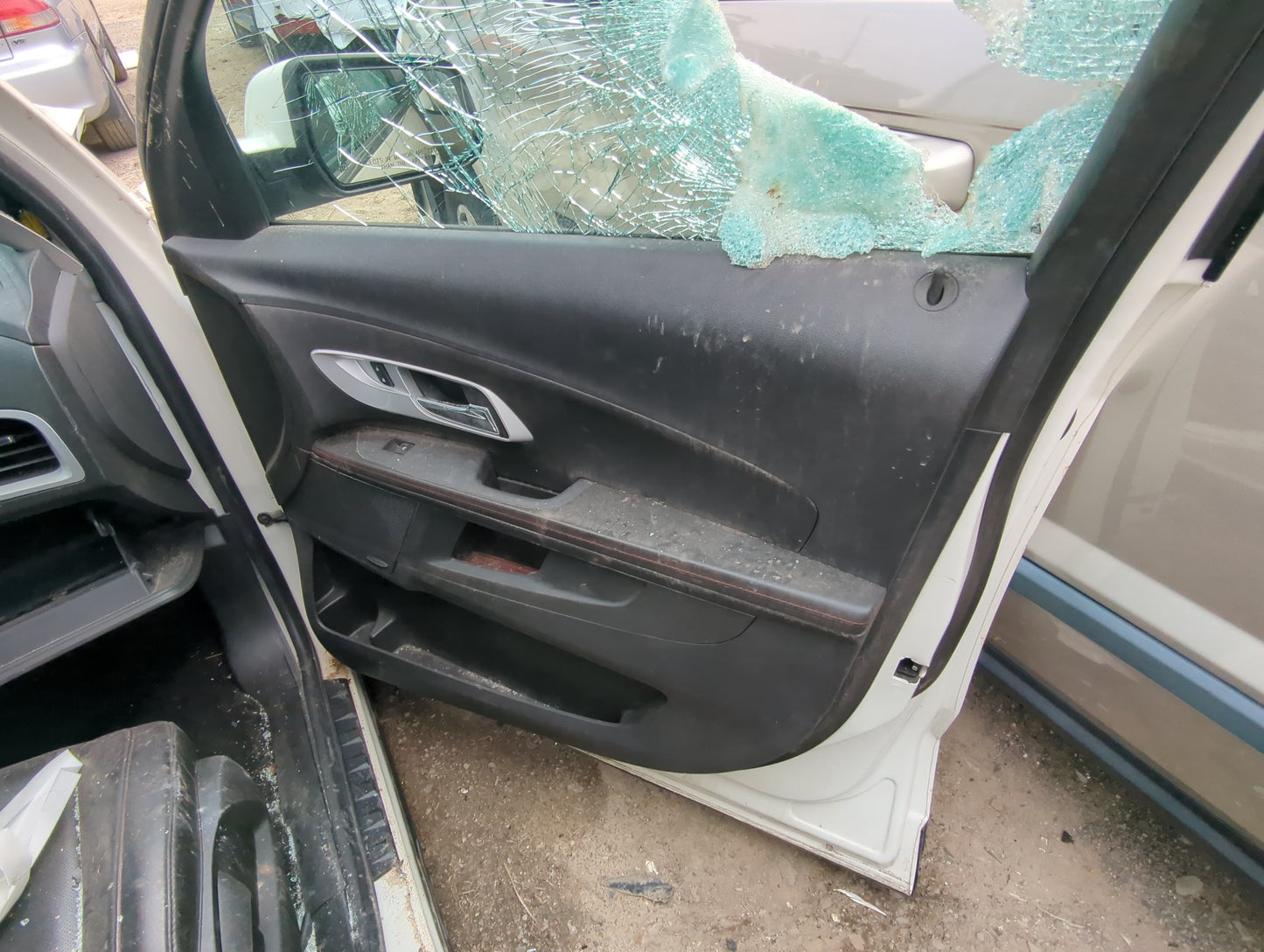 2014 Chevrolet Equinox Front Right Passenger Interior Door Panel Trim 851958 - Oemusedautoparts1.com