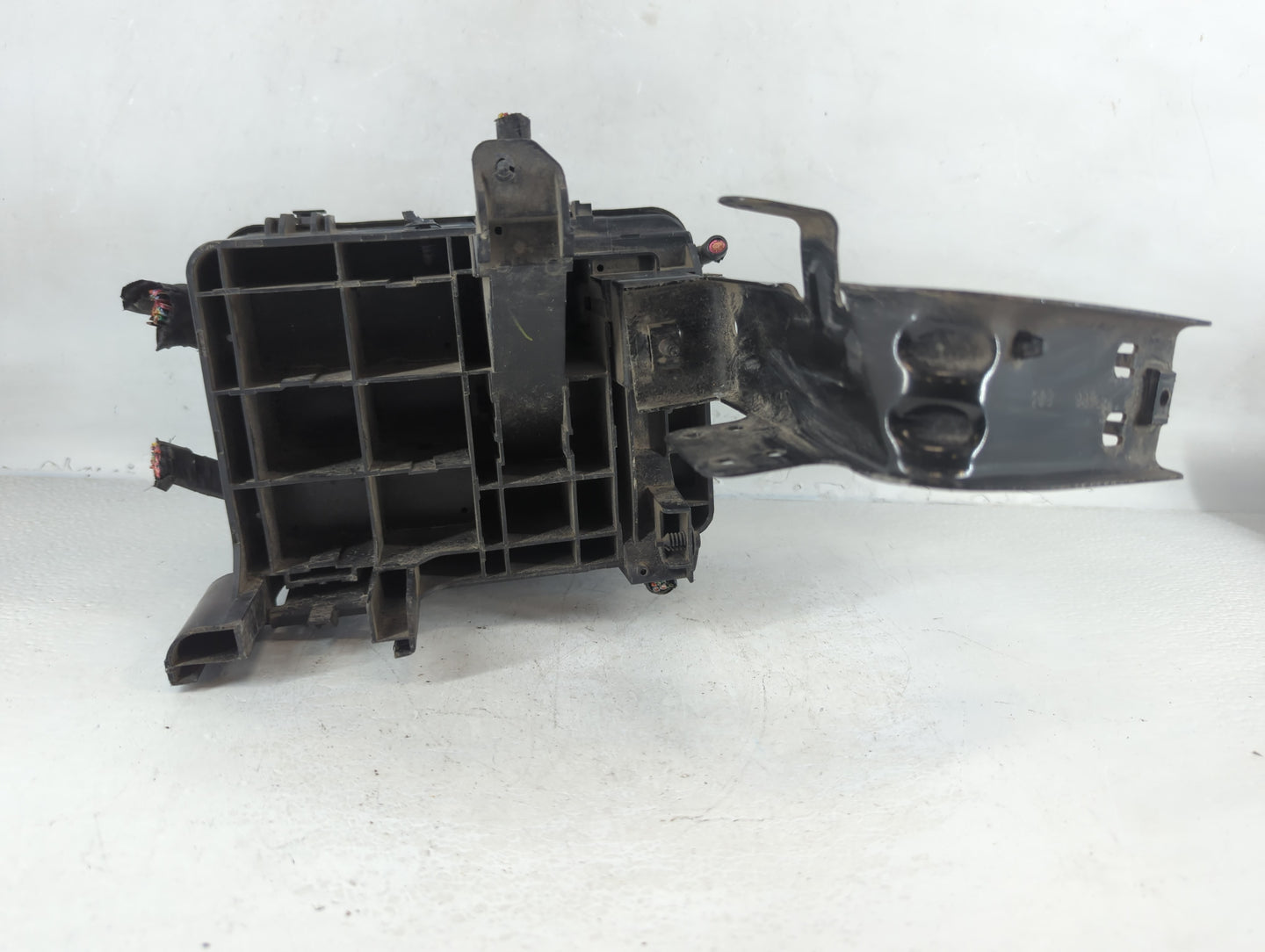 2013-2016 Chevrolet Equinox Fusebox Fuse Box Panel Relay Module P/N:22929763_01 Fits Fits 2013 2014 2015 2016 OEM Used Auto 