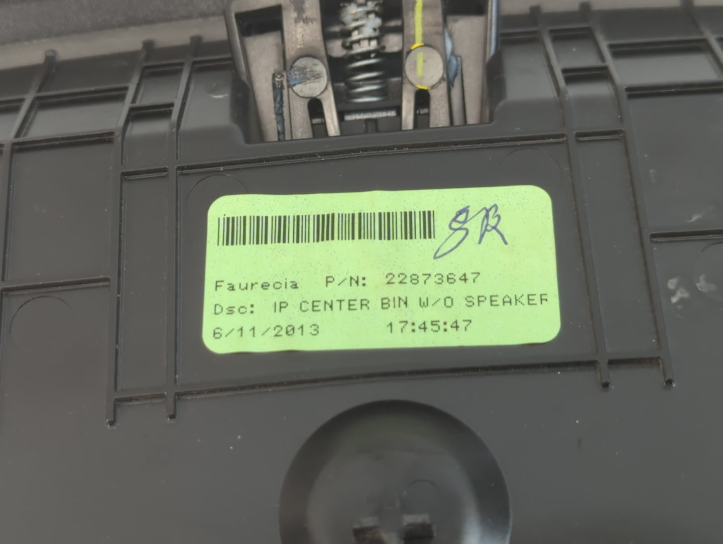 2014-2017 Chevrolet Equinox Overhead Roof Console 915978 - Oemusedautoparts1.com