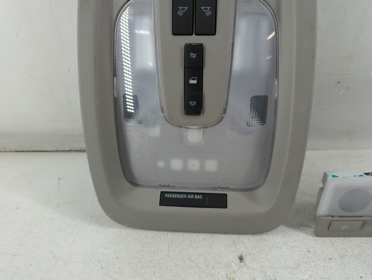 2014 Chevrolet Equinox Overhead Roof Console - Oemusedautoparts1.com