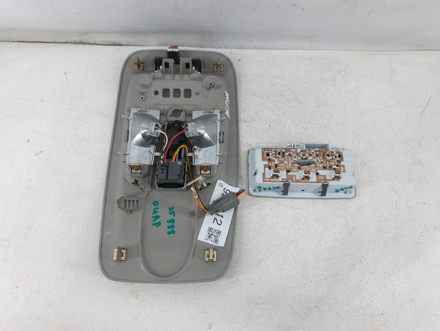 2014 Chevrolet Equinox Overhead Roof Console - Oemusedautoparts1.com