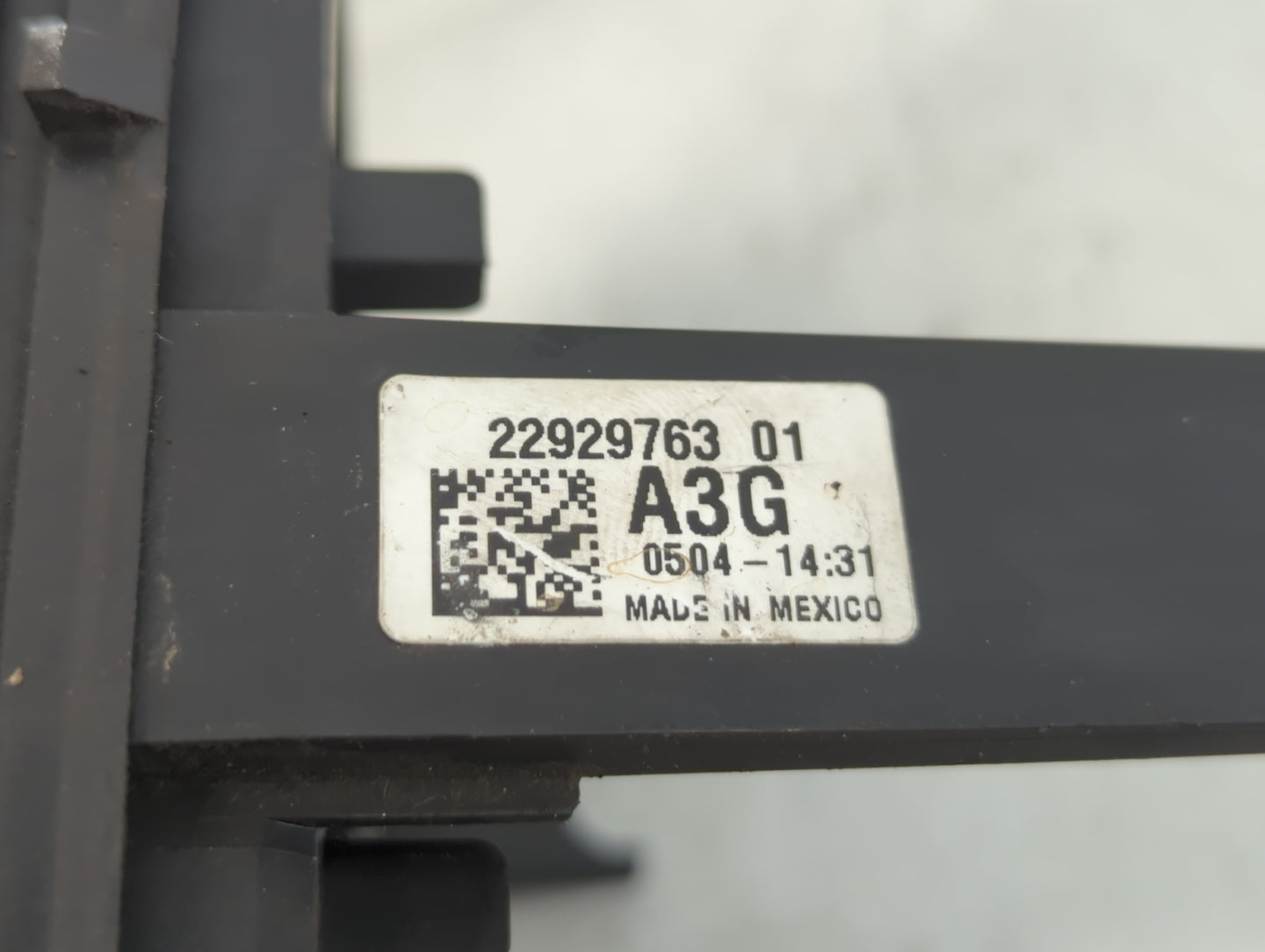 2013-2016 Chevrolet Equinox Fusebox Fuse Box Panel Relay Module P/N:22929763 Fits Fits 2013 2014 2015 2016 OEM Used Auto Par