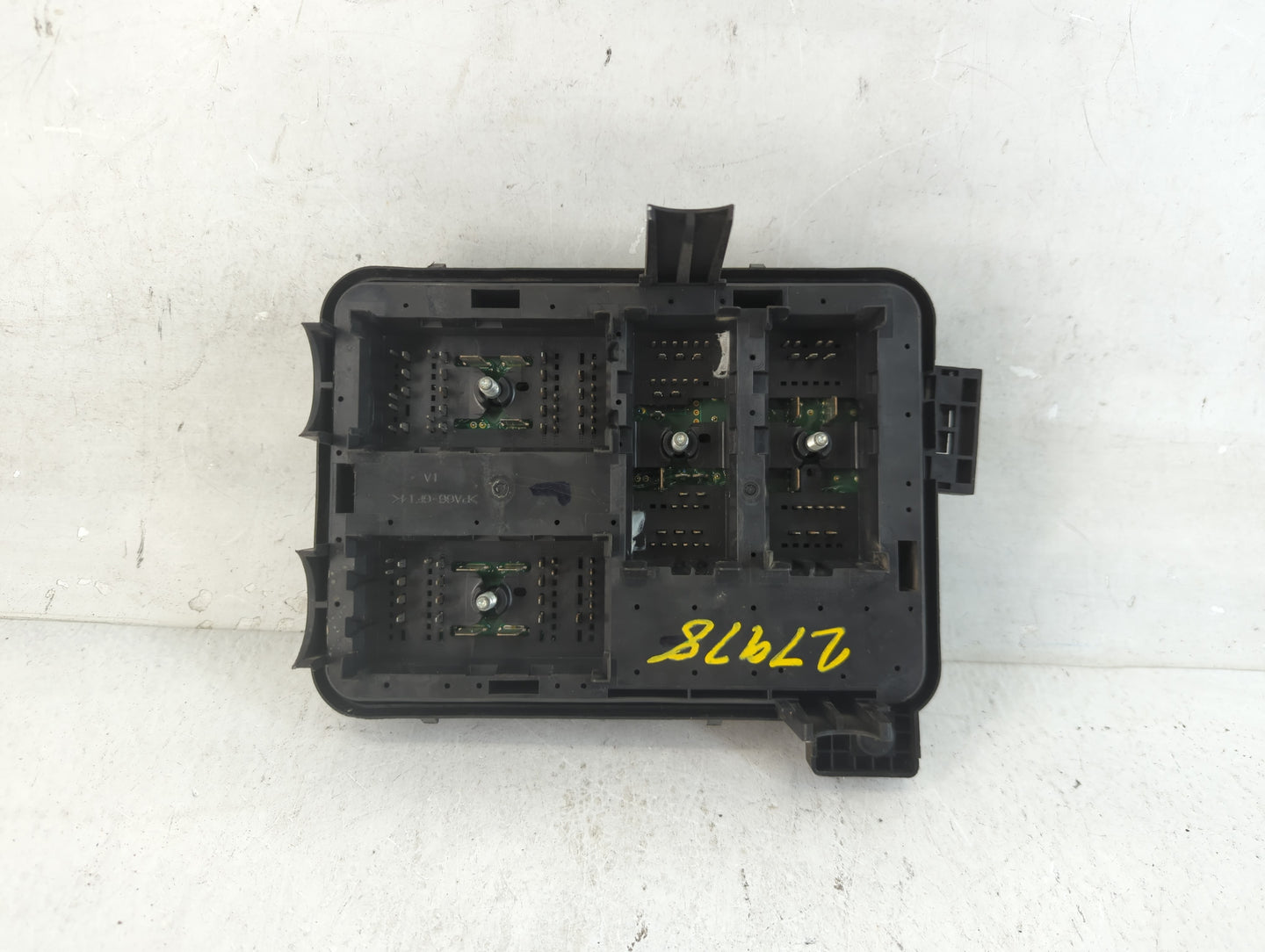 2013-2016 Chevrolet Equinox Fusebox Fuse Box Panel Relay Module P/N:22929763 Fits Fits 2013 2014 2015 2016 OEM Used Auto Par