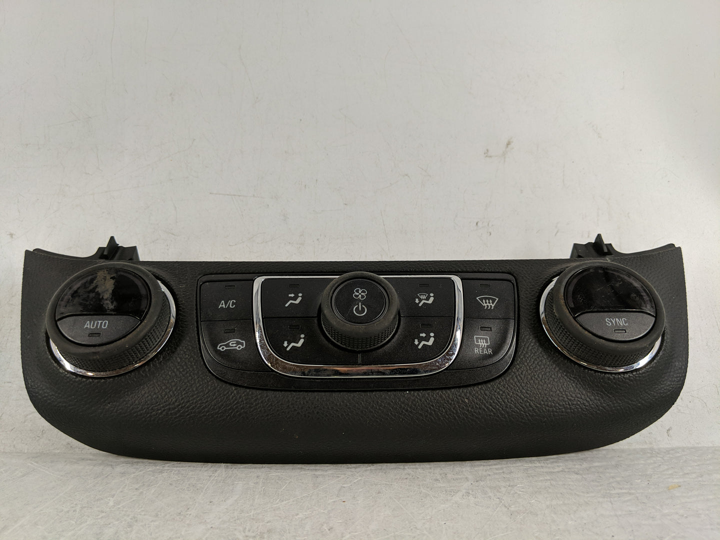 2014 Chevrolet Impala Climate Control Module Temperature AC/Heater Replacement P/N:23113226 Fits OEM Used Auto Parts - Oemus