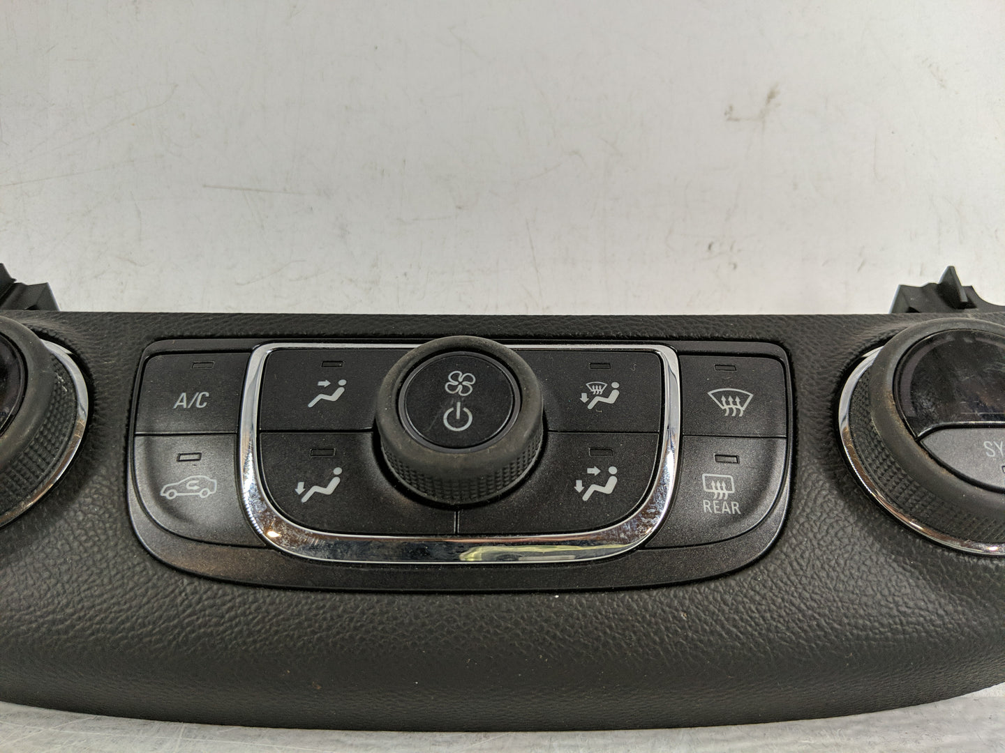 2014 Chevrolet Impala Climate Control Module Temperature AC/Heater Replacement P/N:23113226 Fits OEM Used Auto Parts - Oemus