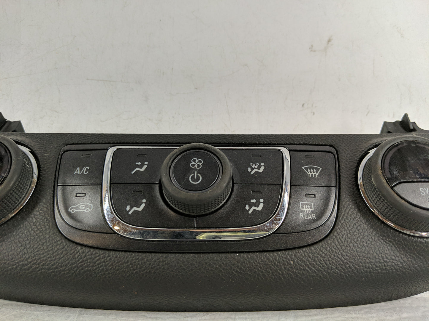 2014 Chevrolet Impala Climate Control Module Temperature AC/Heater Replacement P/N:23113226 Fits OEM Used Auto Parts - Oemus