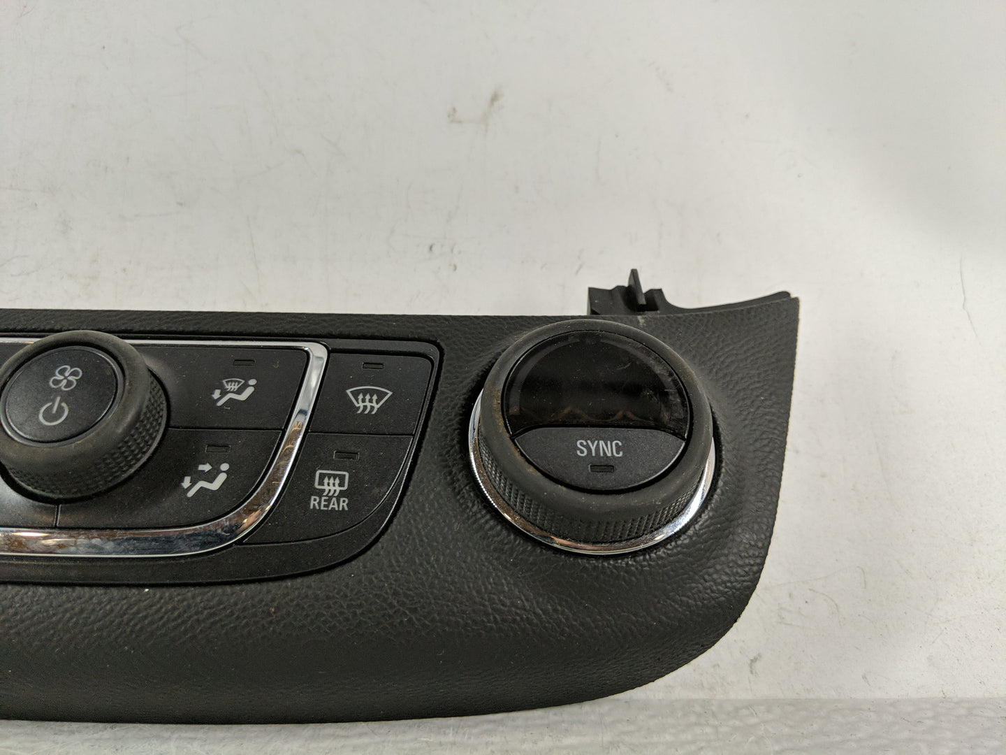 2014 Chevrolet Impala Climate Control Module Temperature AC/Heater Replacement P/N:23113226 Fits OEM Used Auto Parts - Oemus