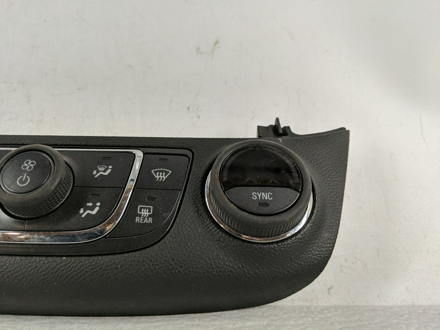 2014 Chevrolet Impala Climate Control Module Temperature AC/Heater Replacement P/N:23113226 Fits OEM Used Auto Parts - Oemus