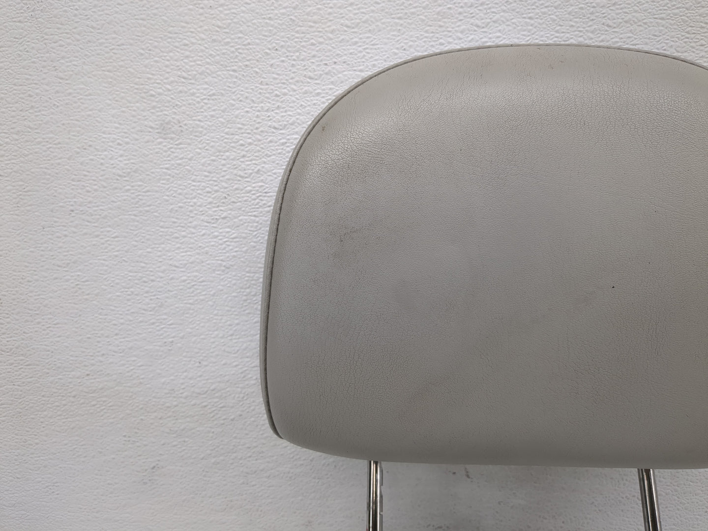 2014-2015 Chevrolet Impala Headrest Head Rest Front Driver Passenger Seat Fits Fits 2014 2015 OEM Used Auto Parts - Oemuseda