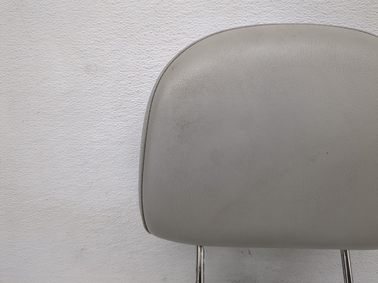 2014-2015 Chevrolet Impala Headrest Head Rest Front Driver Passenger Seat Fits Fits 2014 2015 OEM Used Auto Parts - Oemuseda