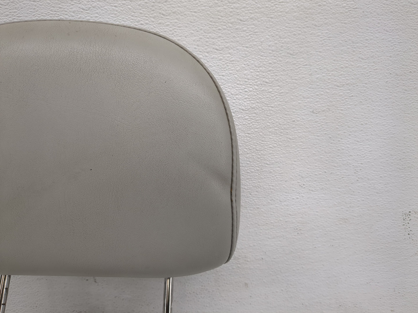 2014-2015 Chevrolet Impala Headrest Head Rest Front Driver Passenger Seat Fits Fits 2014 2015 OEM Used Auto Parts - Oemuseda
