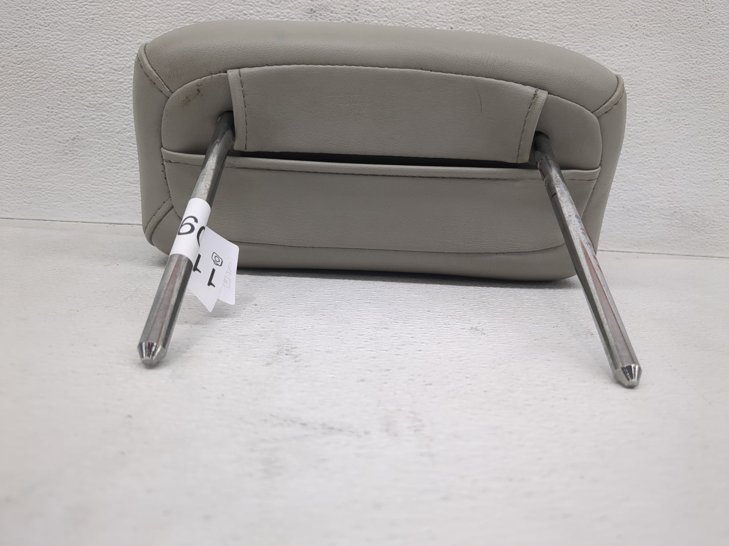 2014-2015 Chevrolet Impala Headrest Head Rest Front Driver Passenger Seat Fits Fits 2014 2015 OEM Used Auto Parts - Oemuseda