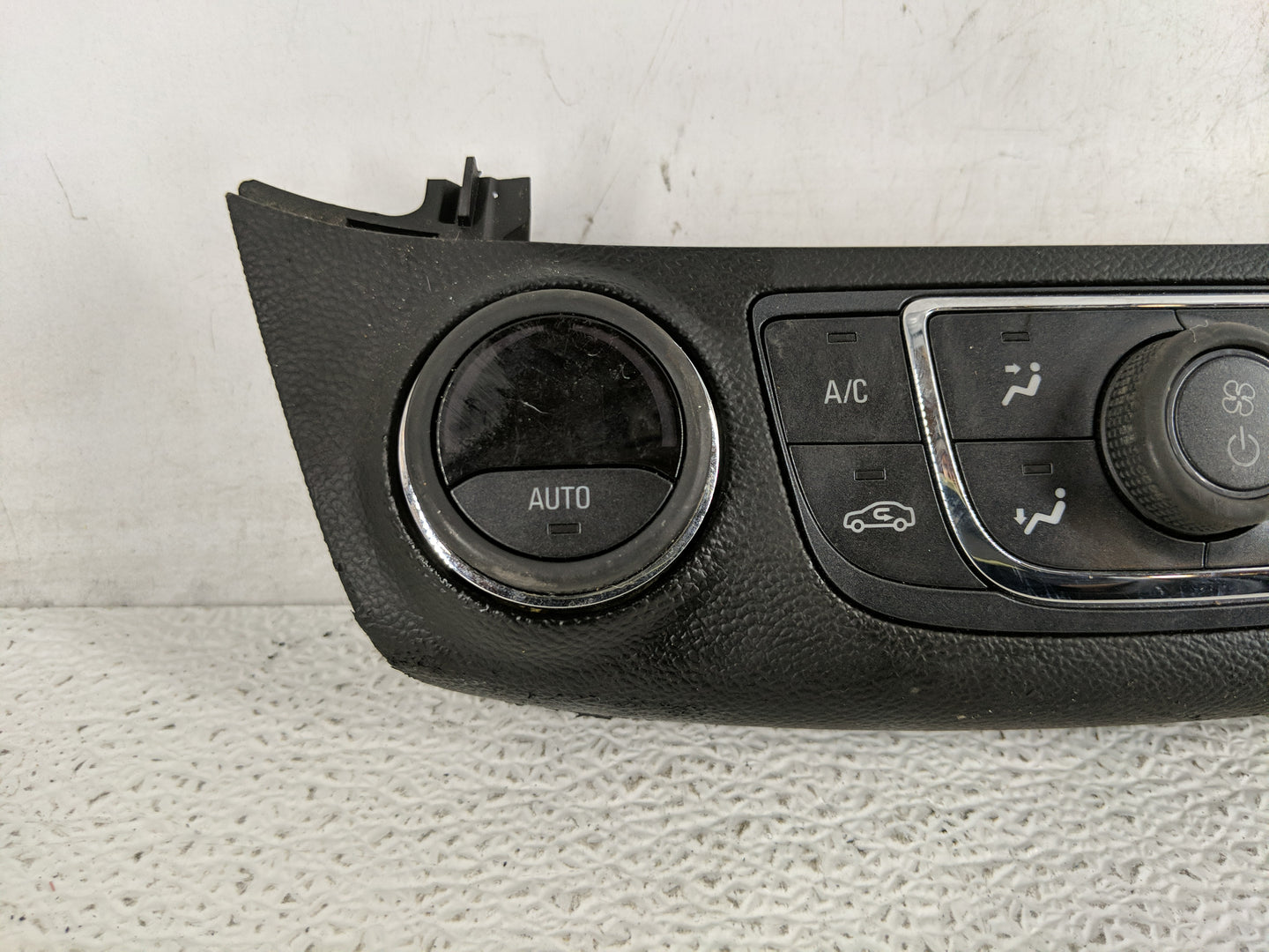 2014-2020 Chevrolet Impala Climate Control Module Temperature AC/Heater Replacement P/N:QFGM207A 23453509 Fits OEM Used Auto