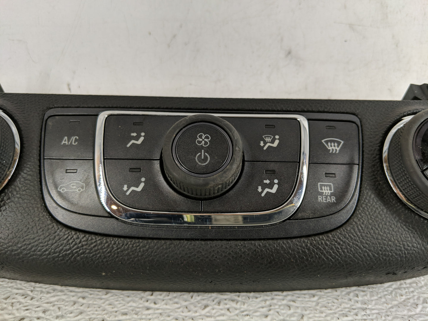 2014-2020 Chevrolet Impala Climate Control Module Temperature AC/Heater Replacement P/N:QFGM207A 23453509 Fits OEM Used Auto
