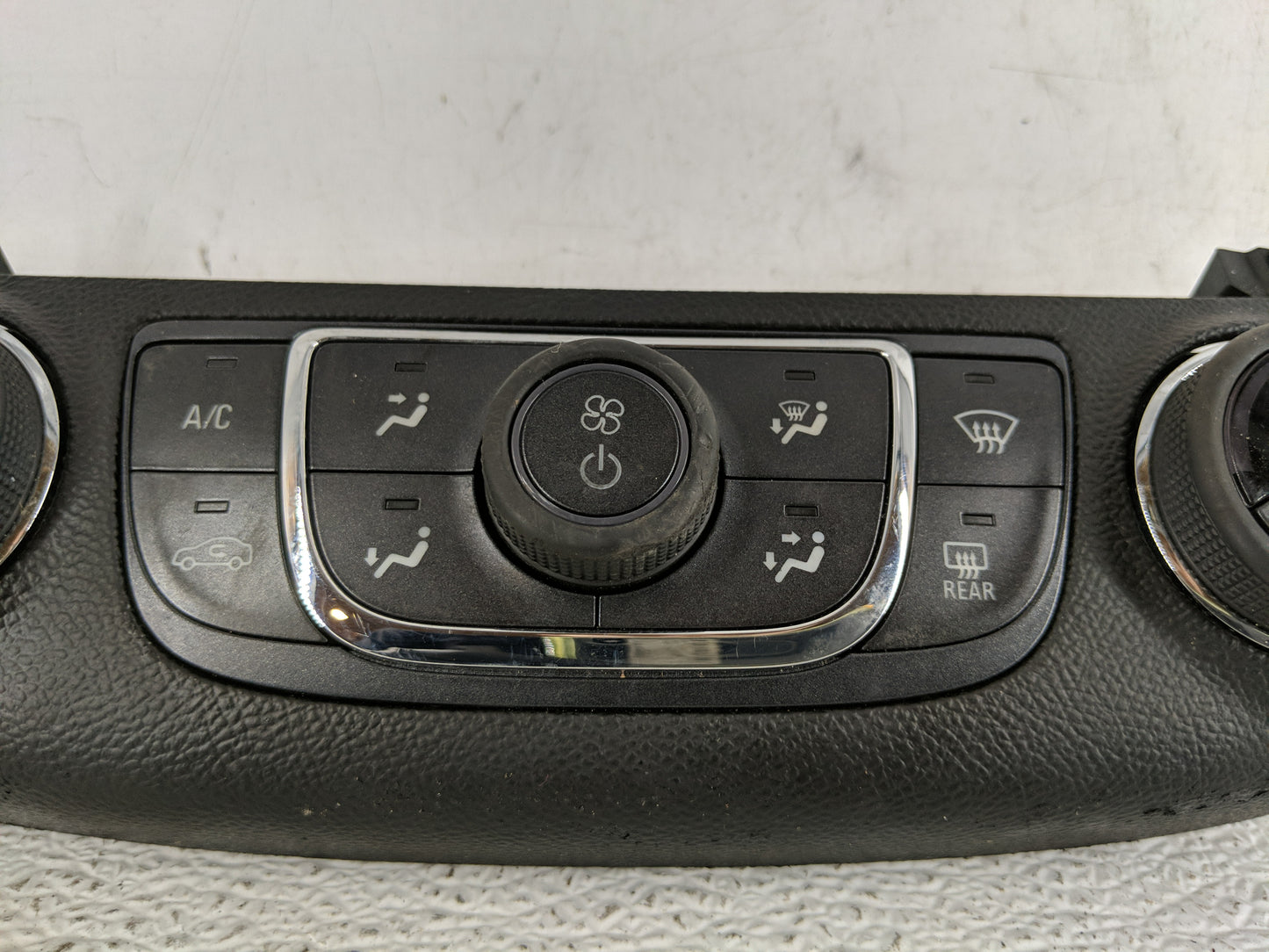 2014-2020 Chevrolet Impala Climate Control Module Temperature AC/Heater Replacement P/N:QFGM207A 23453509 Fits OEM Used Auto