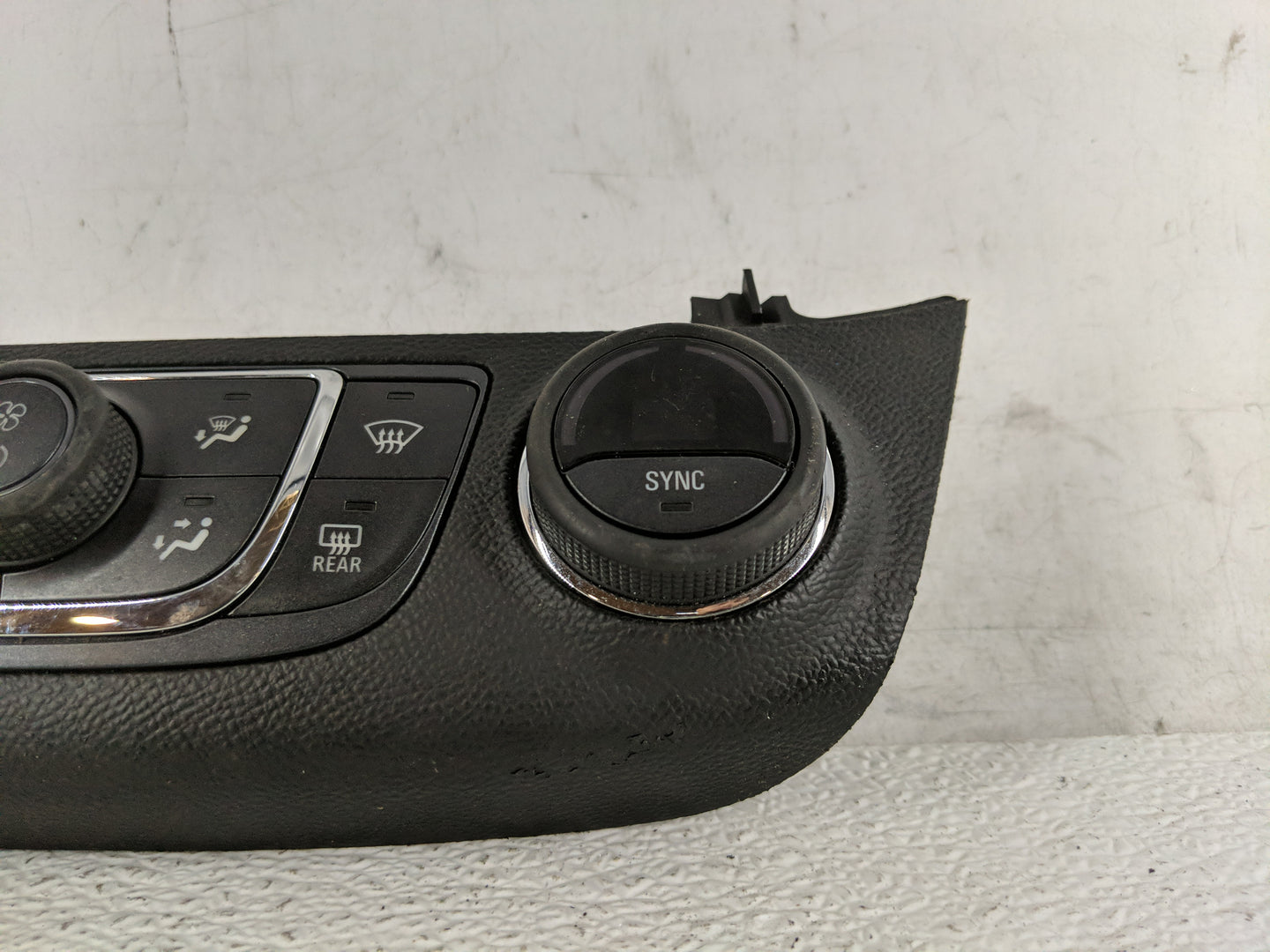 2014-2020 Chevrolet Impala Climate Control Module Temperature AC/Heater Replacement P/N:QFGM207A 23453509 Fits OEM Used Auto