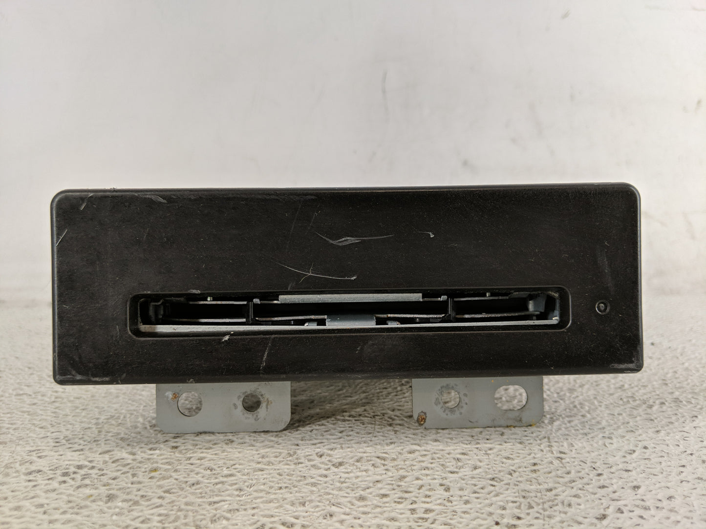 2014-2015 Chevrolet Impala Radio AM FM Cd Player Receiver Replacement P/N:2311 8961 Fits Fits 2014 2015 OEM Used Auto Parts 