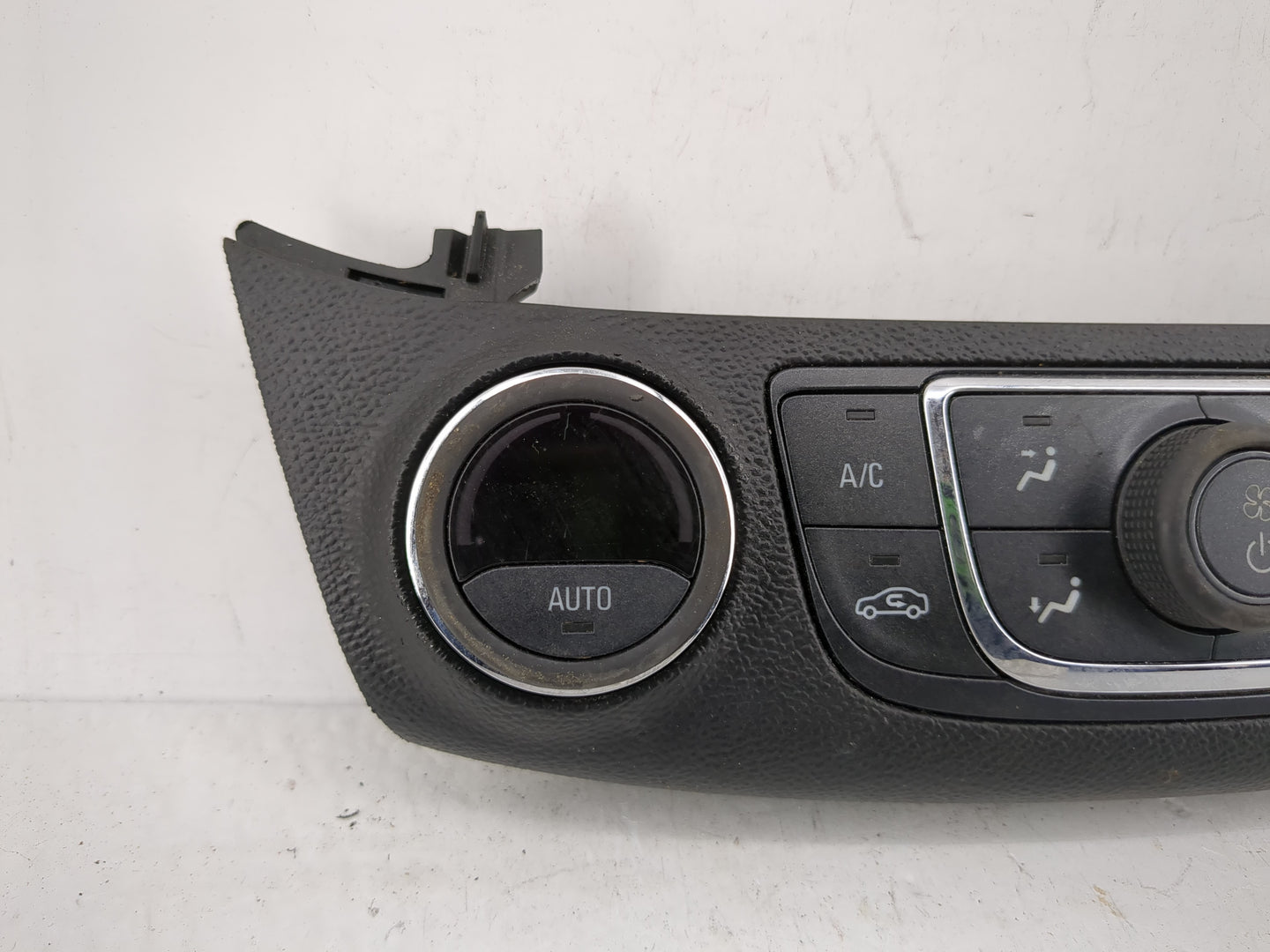2014 Chevrolet Impala Climate Control Module Temperature AC/Heater Replacement P/N:23113226 Fits OEM Used Auto Parts - Oemus