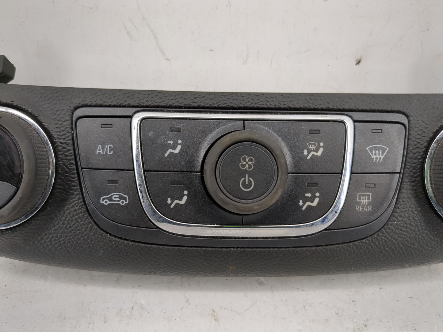 2014 Chevrolet Impala Climate Control Module Temperature AC/Heater Replacement P/N:23113226 Fits OEM Used Auto Parts - Oemus