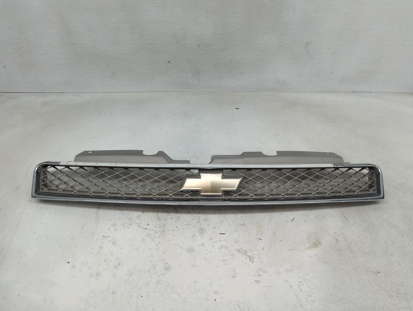2014 Chevrolet Impala Front Grille Bumper Not Included - Oemusedautoparts1.com