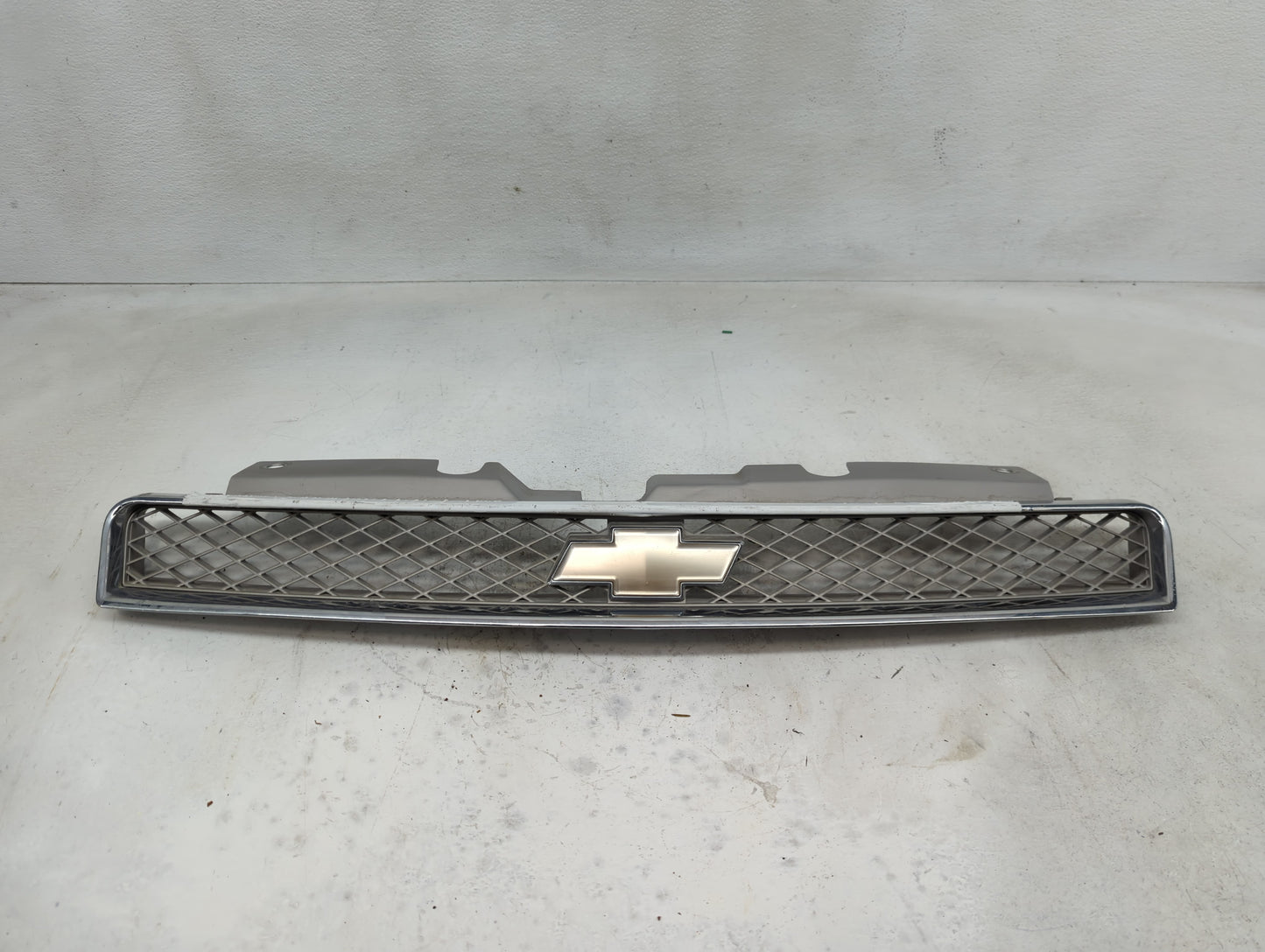 2014 Chevrolet Impala Front Grille Bumper Not Included - Oemusedautoparts1.com