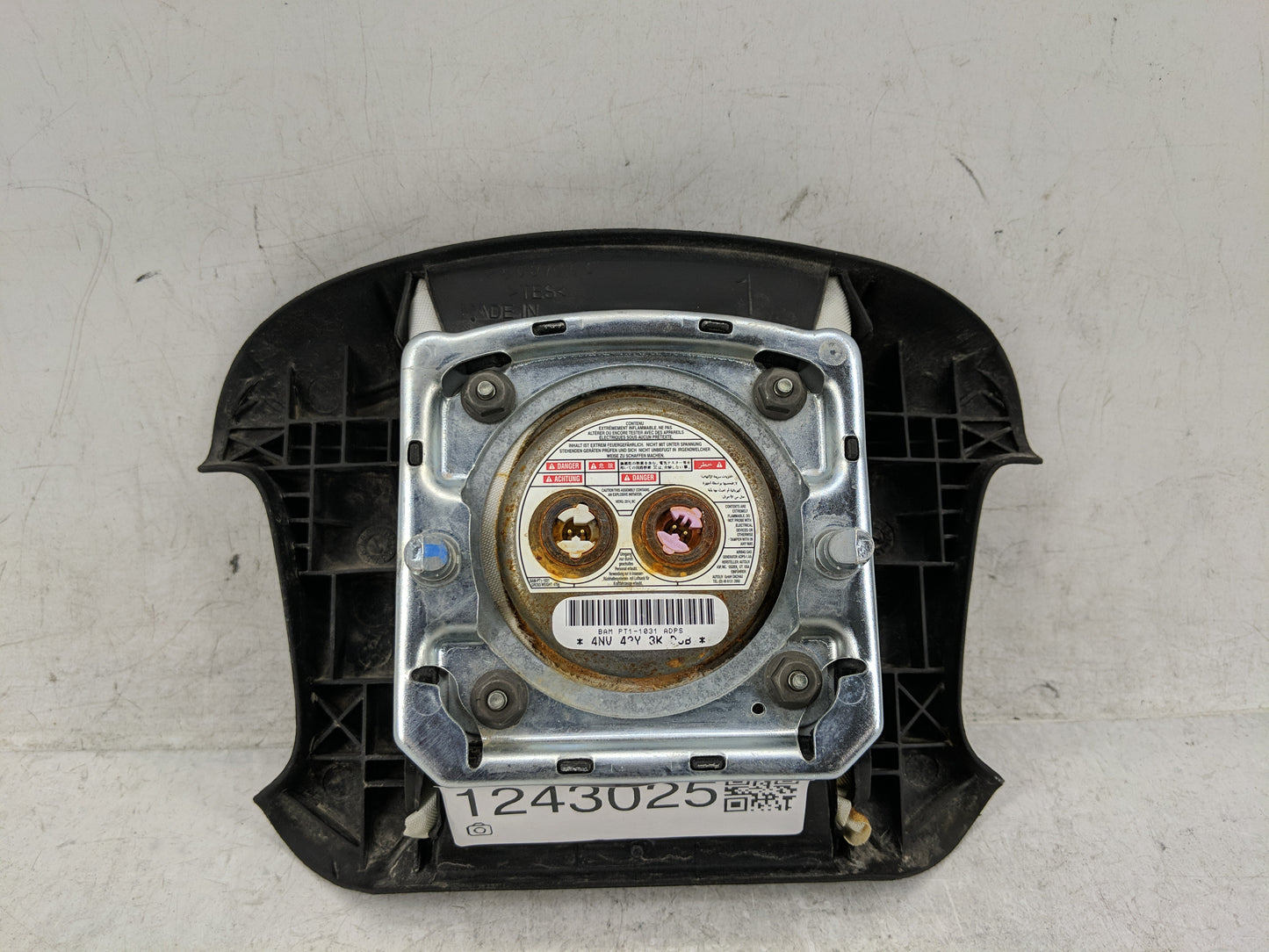 2014-2016 Chevrolet Impala Air Bag Driver Left Steering Wheel Mounted - Oemusedautoparts1.com