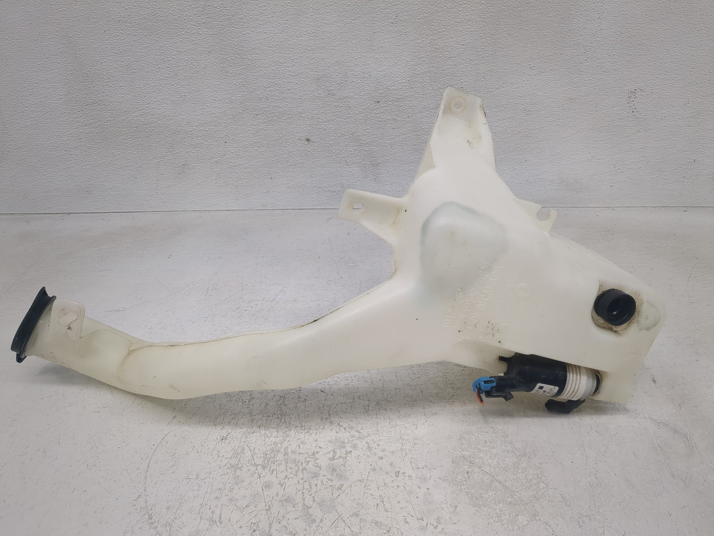 2006-2016 Chevrolet Impala Windshield Washer Fluid Reservoir Bottle Oem - Oemusedautoparts1.com